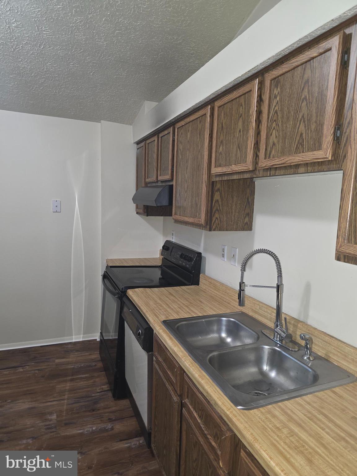 1407 GESNA DRIVE