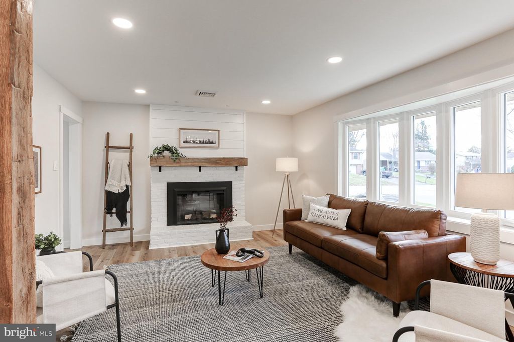 Photo of 293 Tennyson Drive, Lancaster, PA 17602 (MLS # PALA2045398)