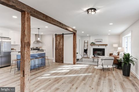 Photo of 293 Tennyson Drive, Lancaster, PA 17602 (MLS # PALA2045398)