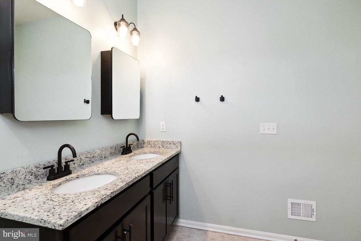 SEVEN OAKS - Residential Lease