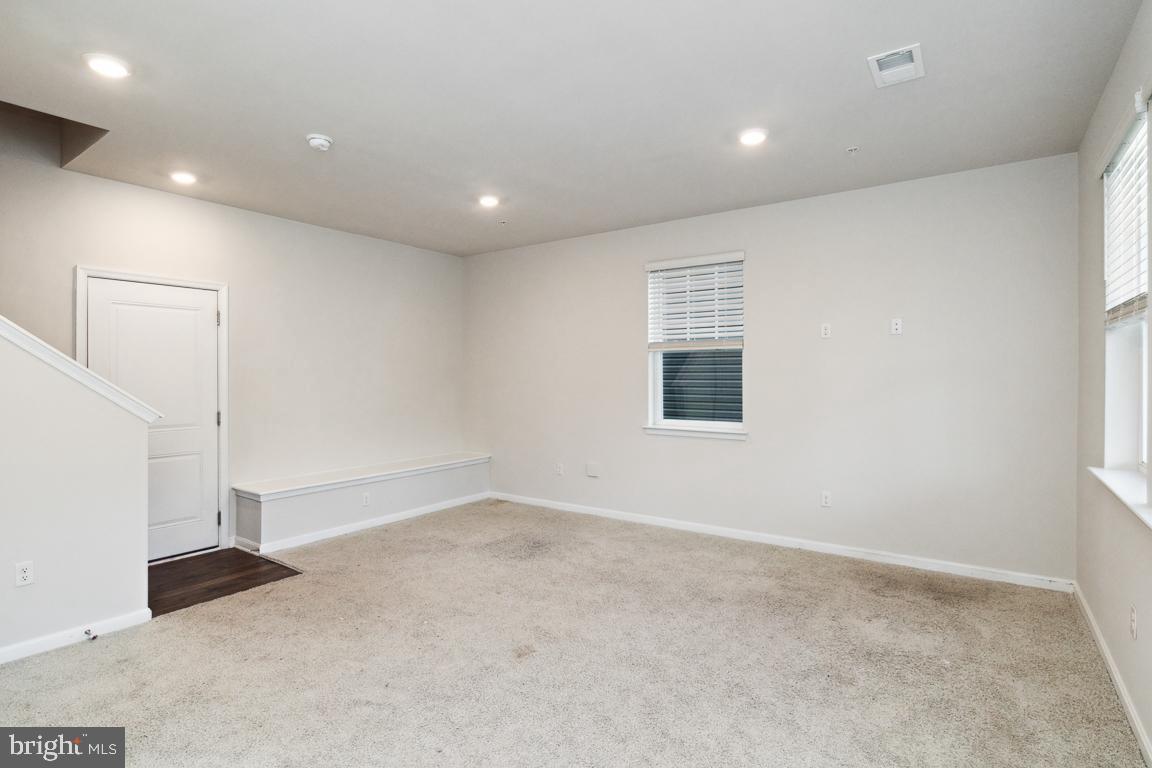 SEVEN OAKS - Residential Lease