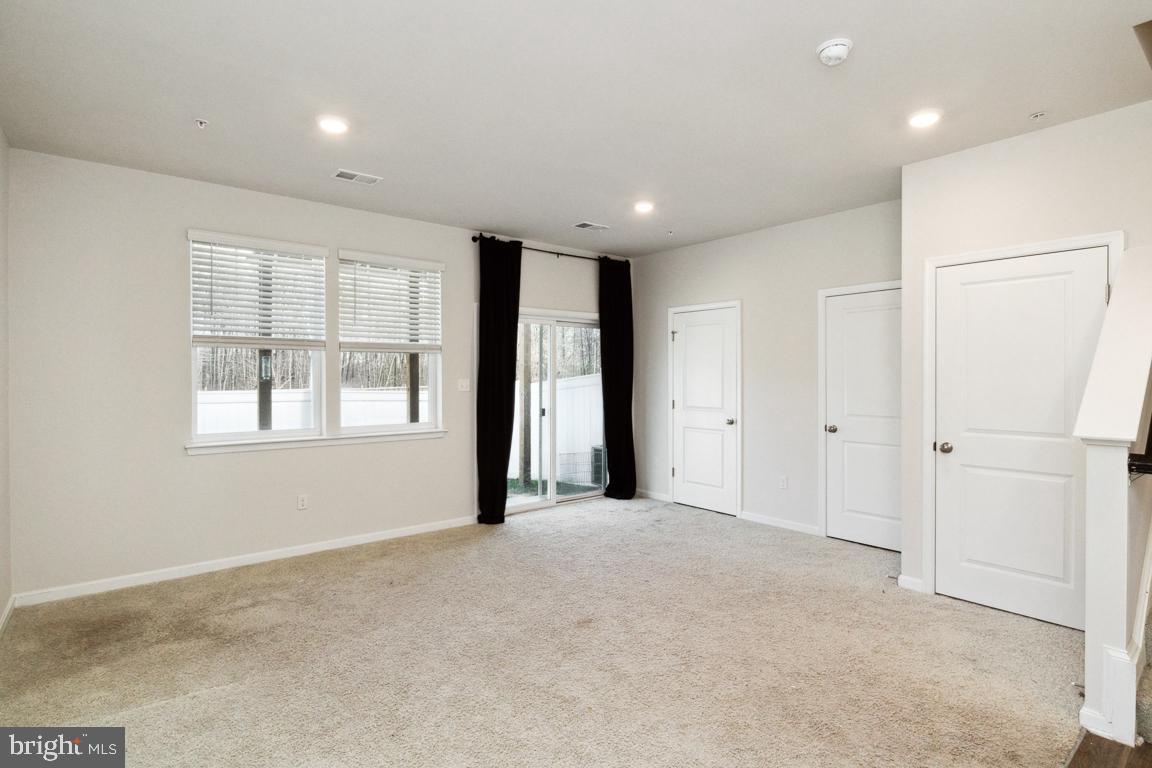 SEVEN OAKS - Residential Lease