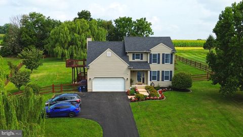 Photo of 593 ROSEHILL DR, NARVON, PA 17555 (MLS # PALA2038868)