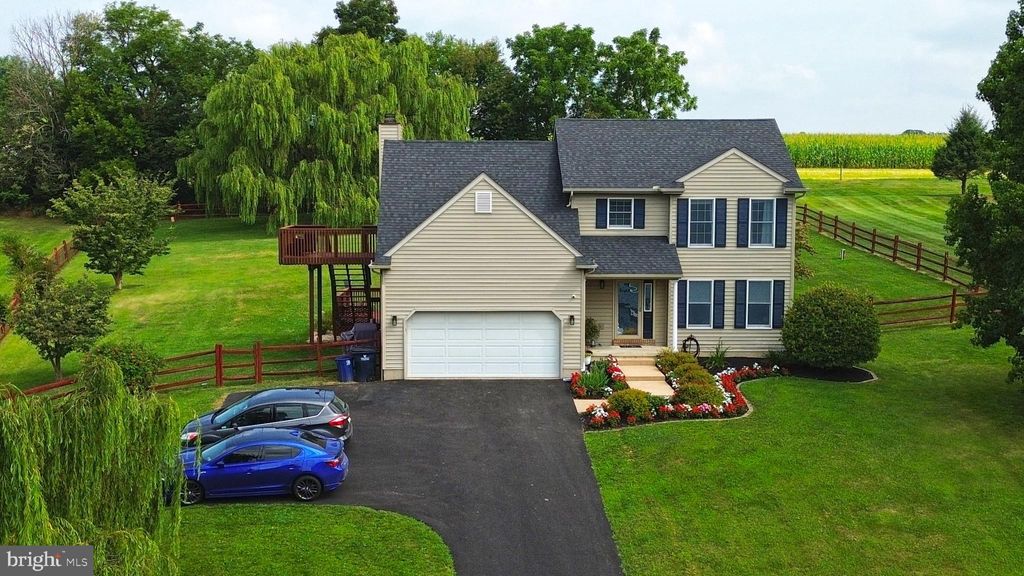 Photo of 593 ROSEHILL DR, NARVON, PA 17555 (MLS # PALA2038868)