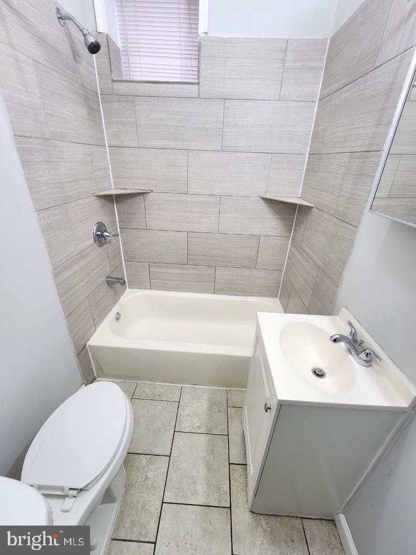 2307 E CLEARFIELD STREET 1ST FLOOR