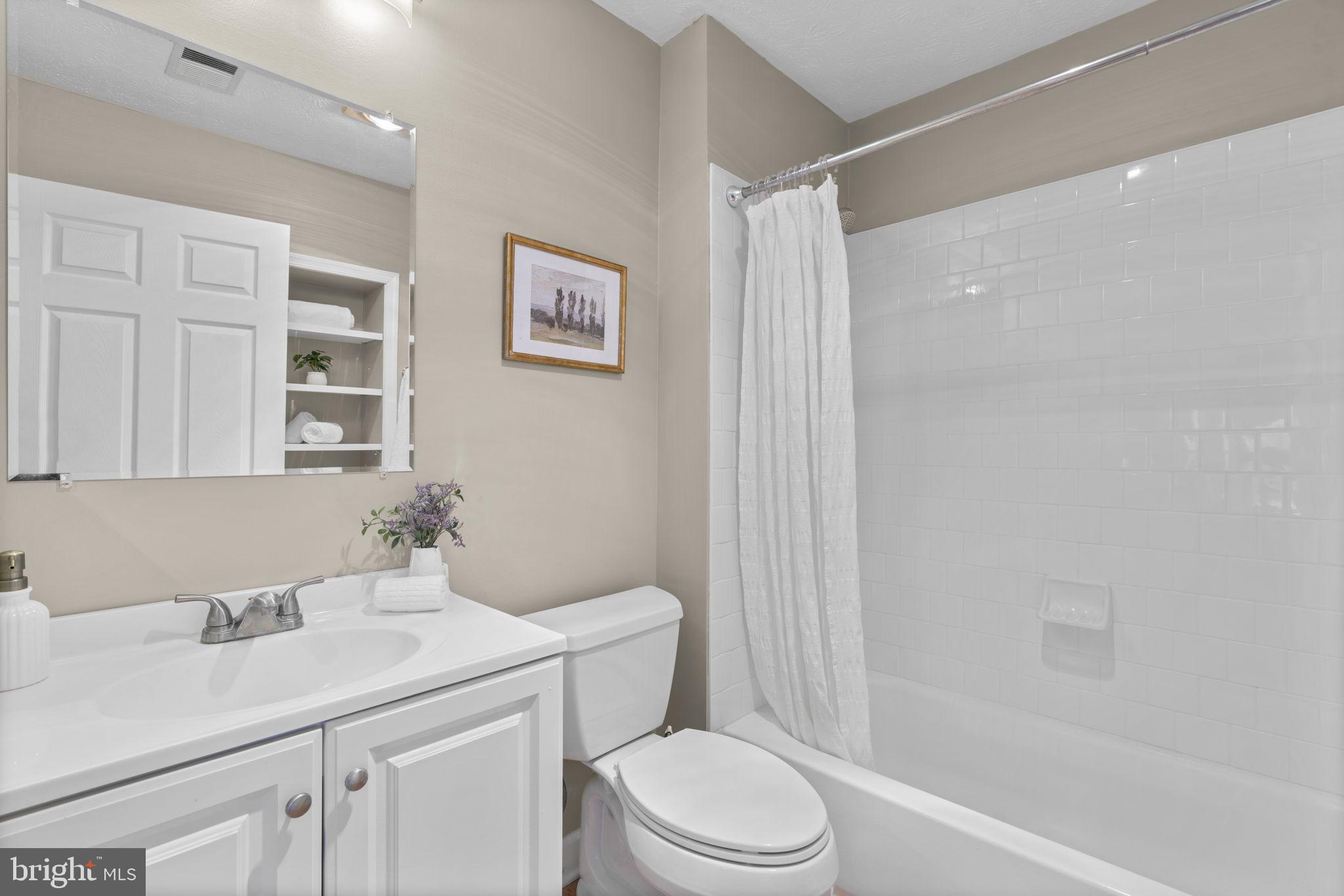 ADMIRAL REACH AT HARBOUR GATES - Residential