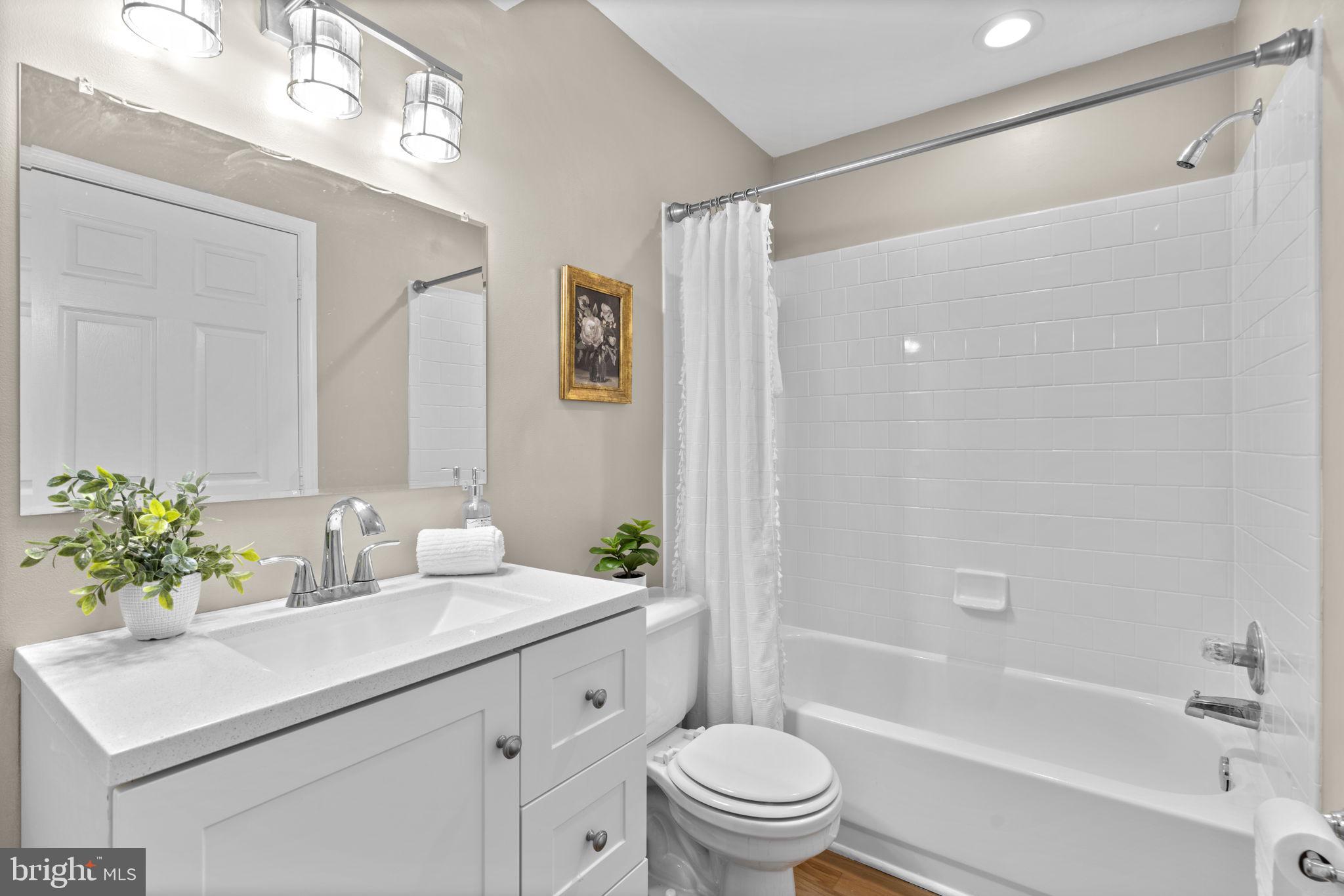 ADMIRAL REACH AT HARBOUR GATES - Residential