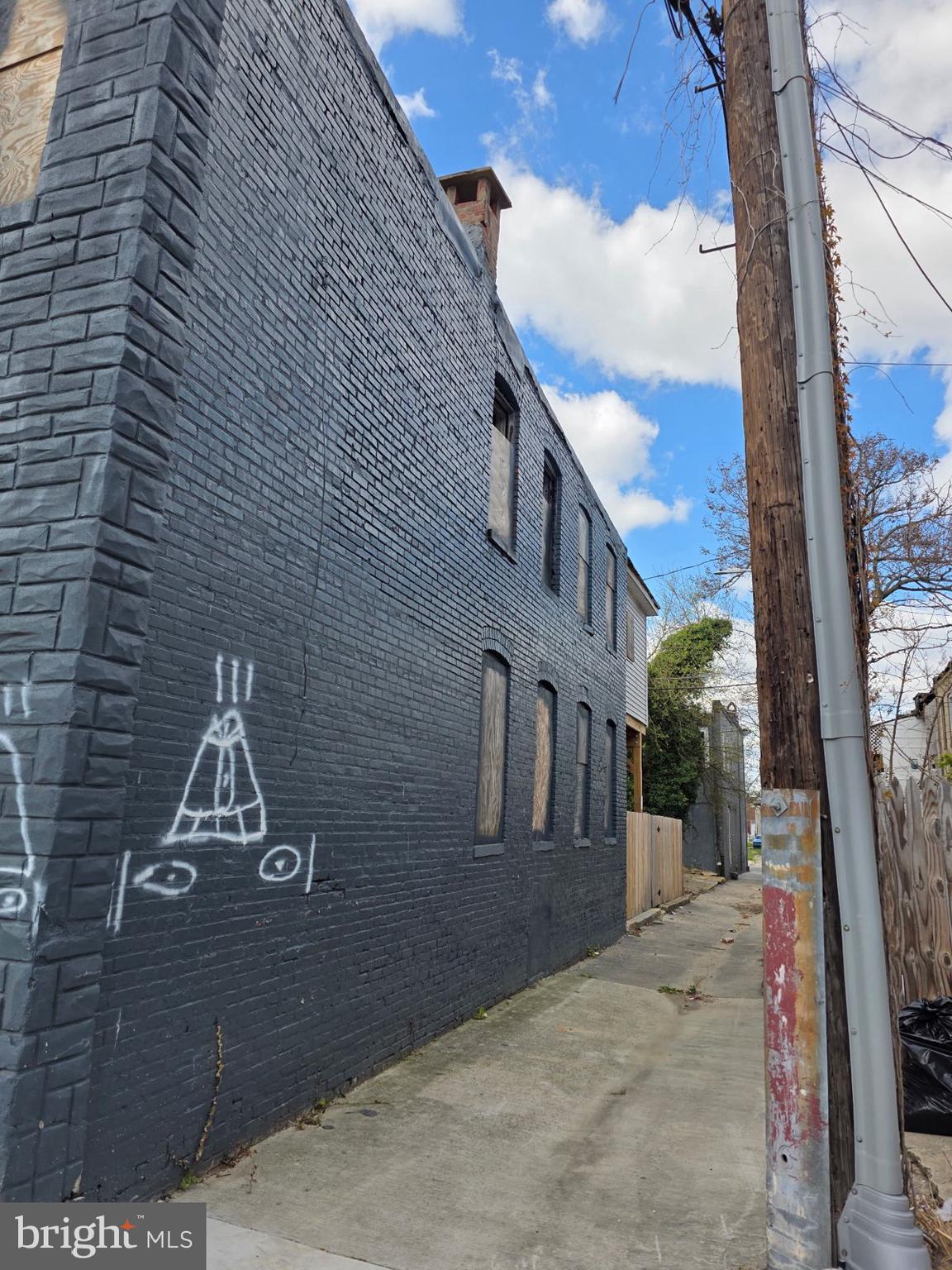 BROADWAY EAST - Residential