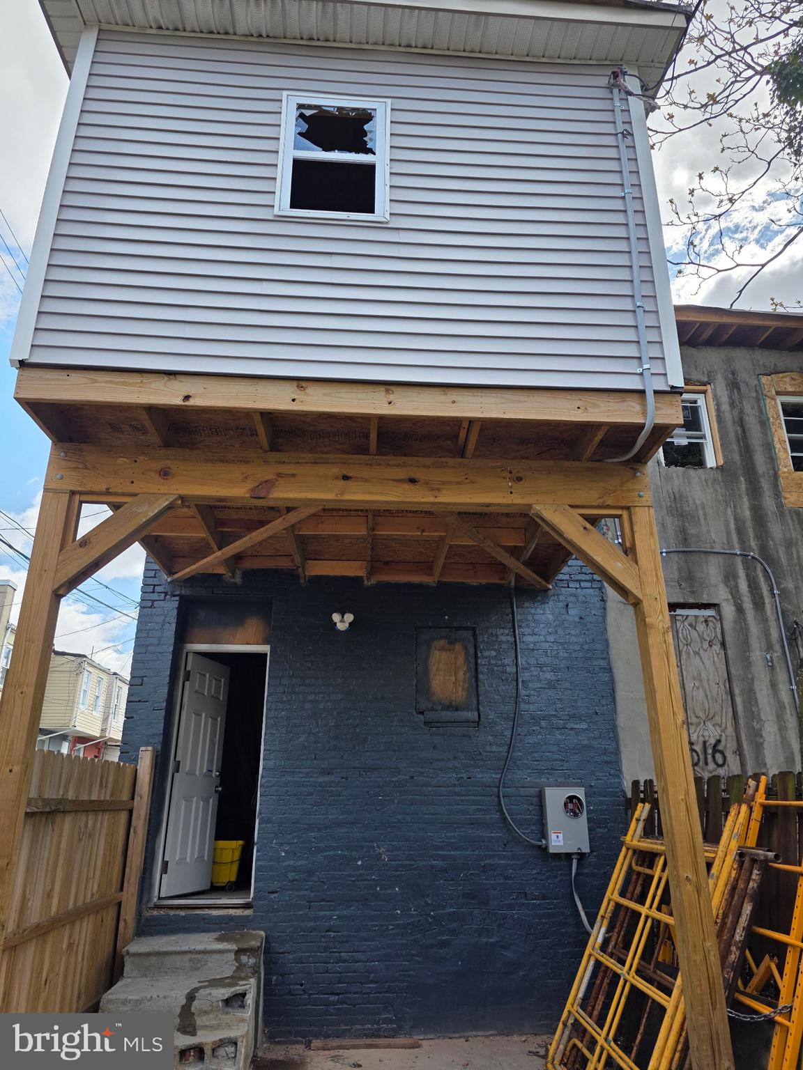 BROADWAY EAST - Residential