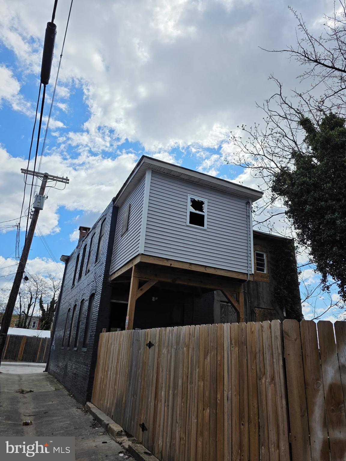 BROADWAY EAST - Residential