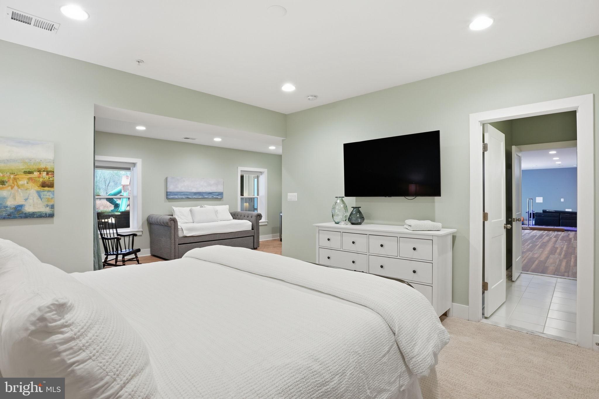 SOUTHERN HILLS - Residential