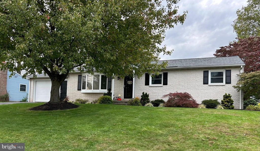 Photo of 7 James Circle, Denver, PA 17517 (MLS # PALA2042698)