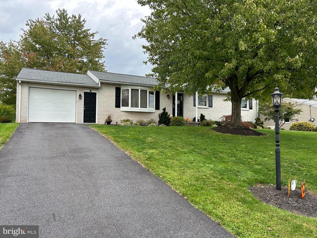 Photo of 7 James Circle, Denver, PA 17517 (MLS # PALA2042698)