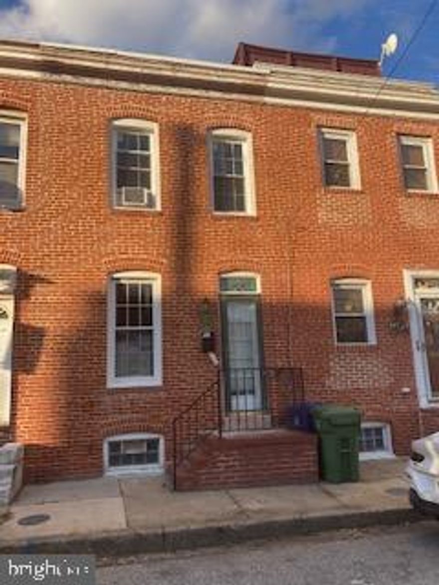 3 bedroom 2 bath rowhouse available now.  Walking distance to UMAB, Camden Yards, Inner Harbor, Maryland Medical Center, M&T Bank Stadium, and Marc Train / Light Rail.   Easy access to 95.   Credit check required.