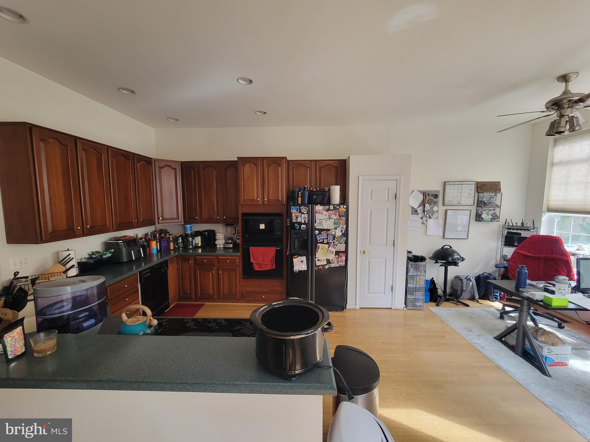 AUTUMN CHASE HUNT - Residential Lease