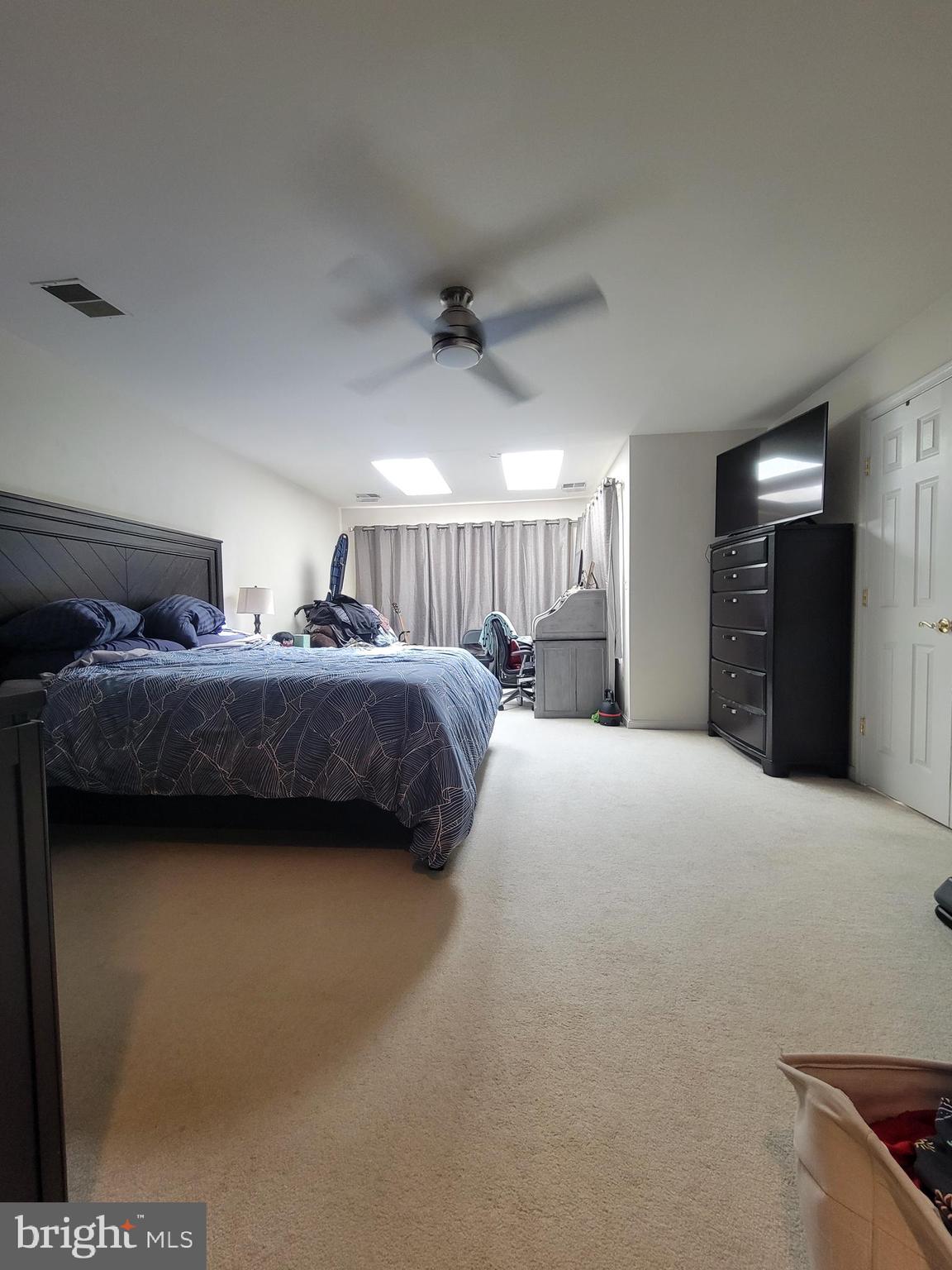 AUTUMN CHASE HUNT - Residential Lease