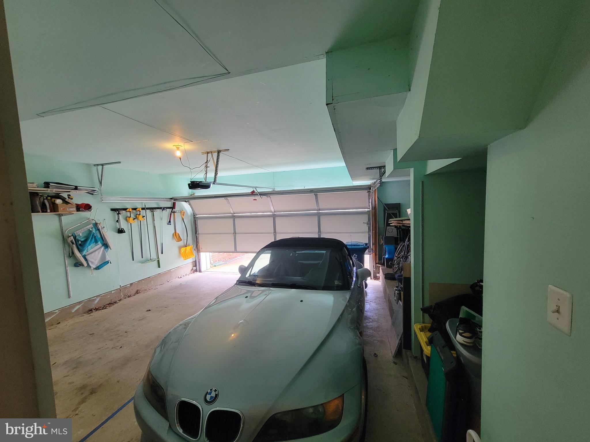 AUTUMN CHASE HUNT - Residential Lease