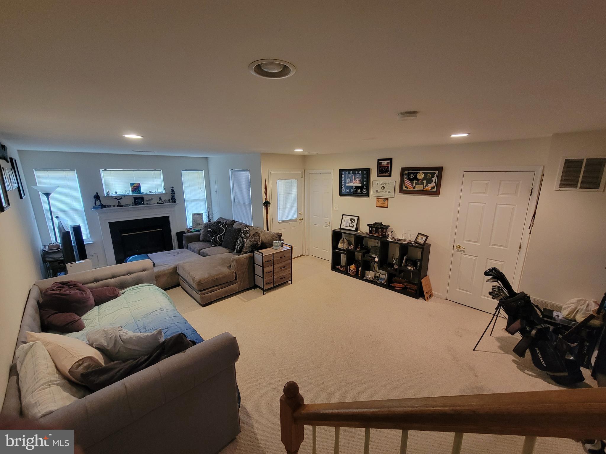 AUTUMN CHASE HUNT - Residential Lease