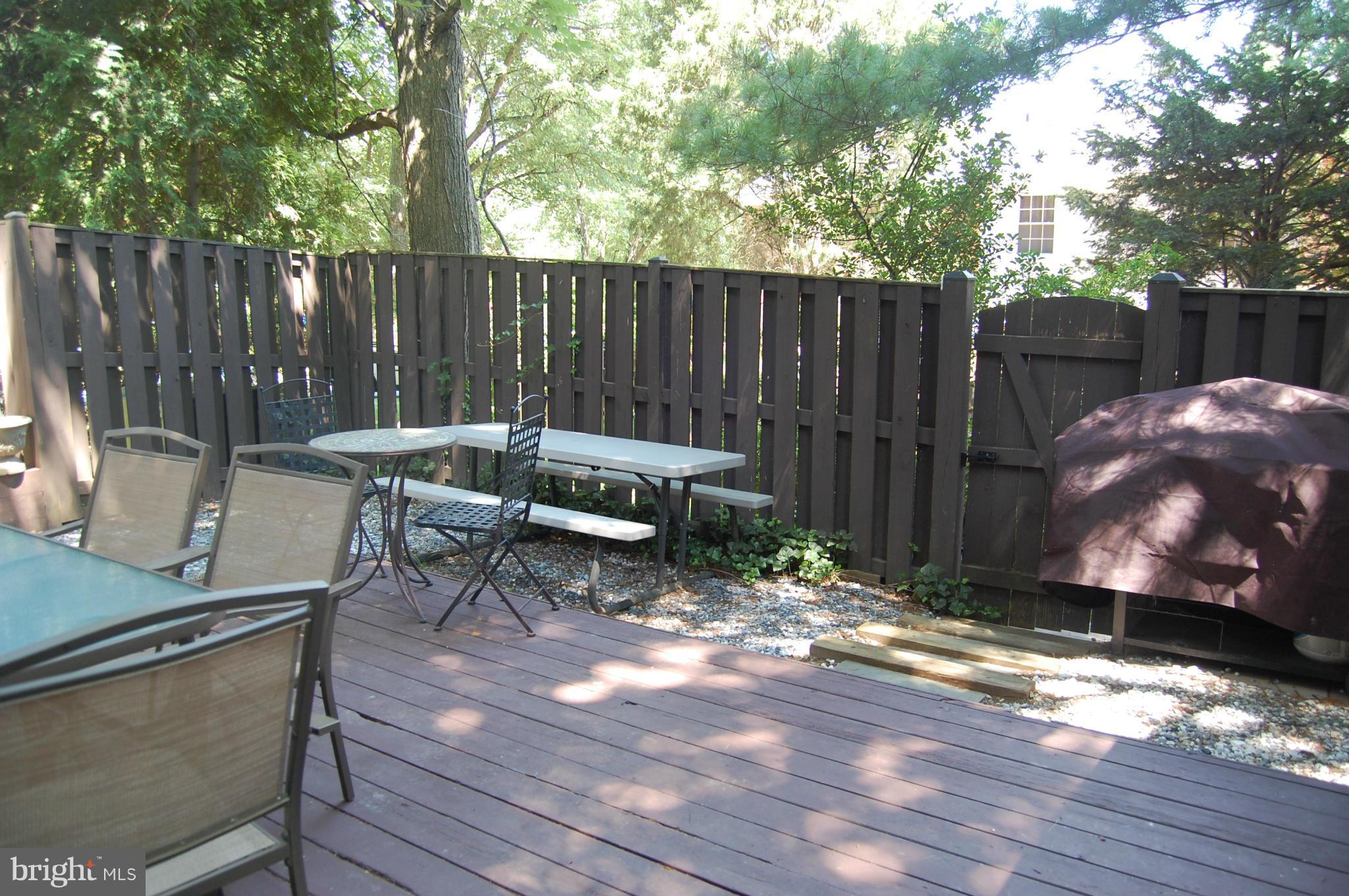 STRATHMEADE SQUARE - Residential