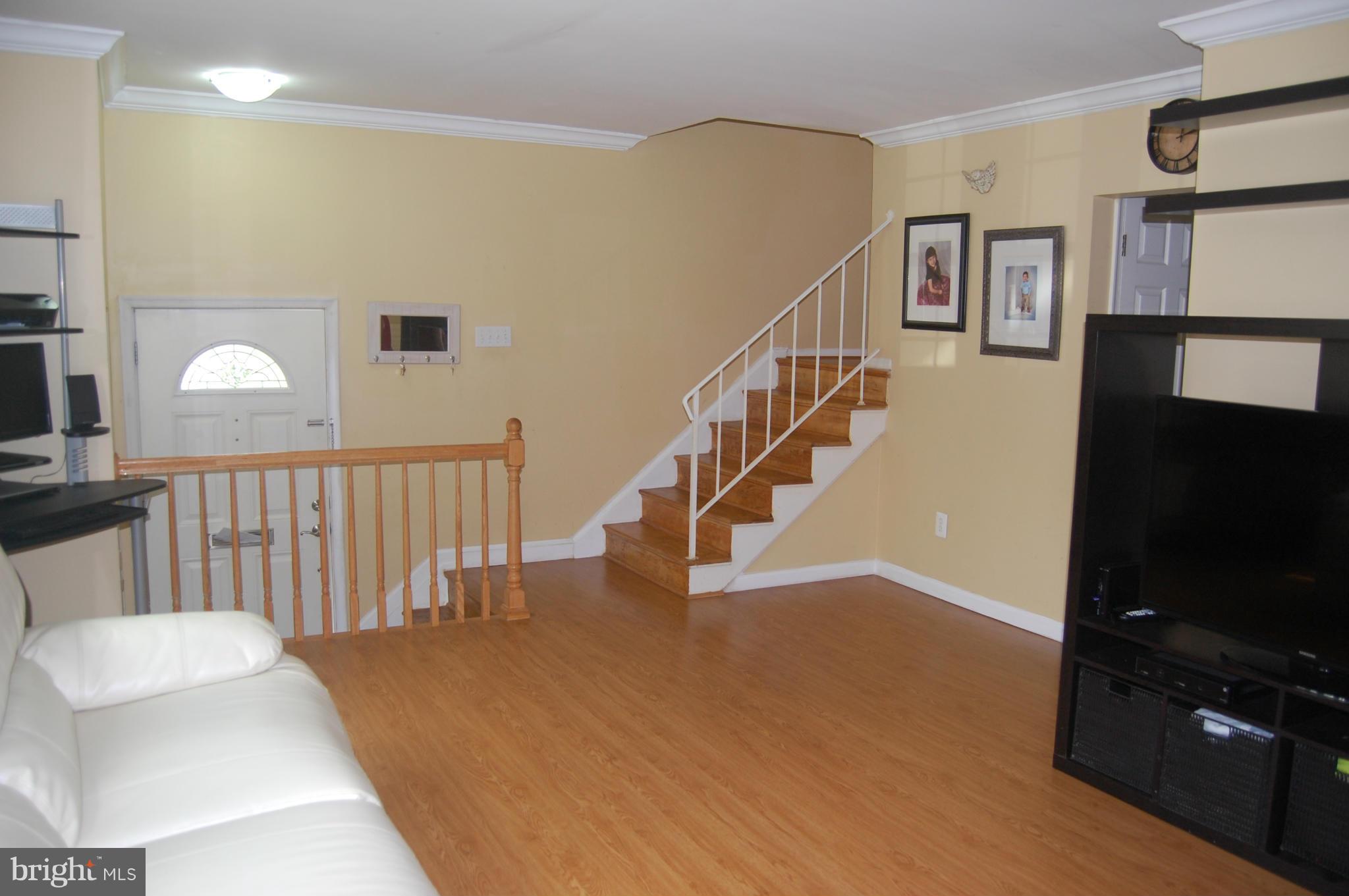 STRATHMEADE SQUARE - Residential