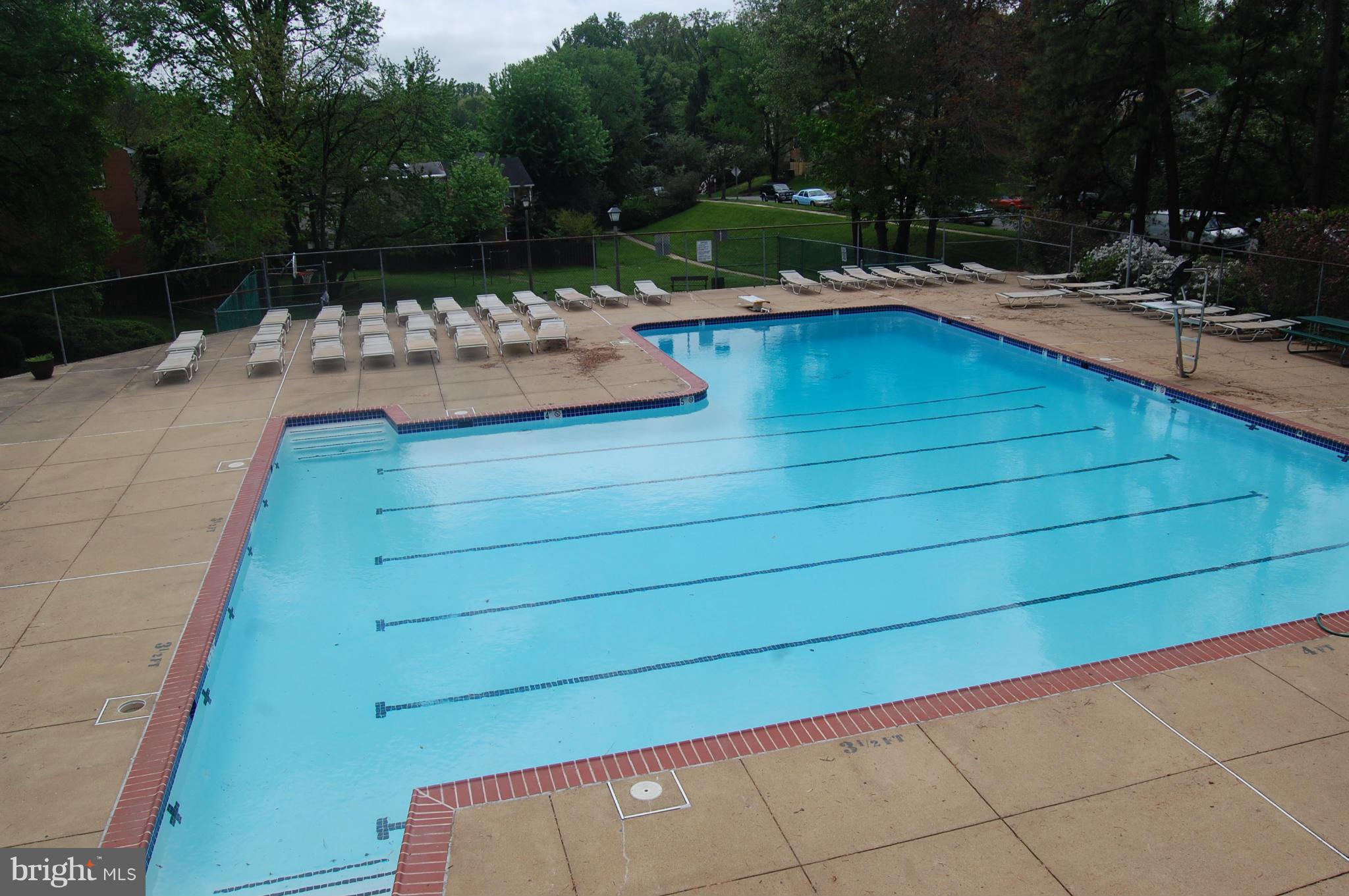 STRATHMEADE SQUARE - Residential