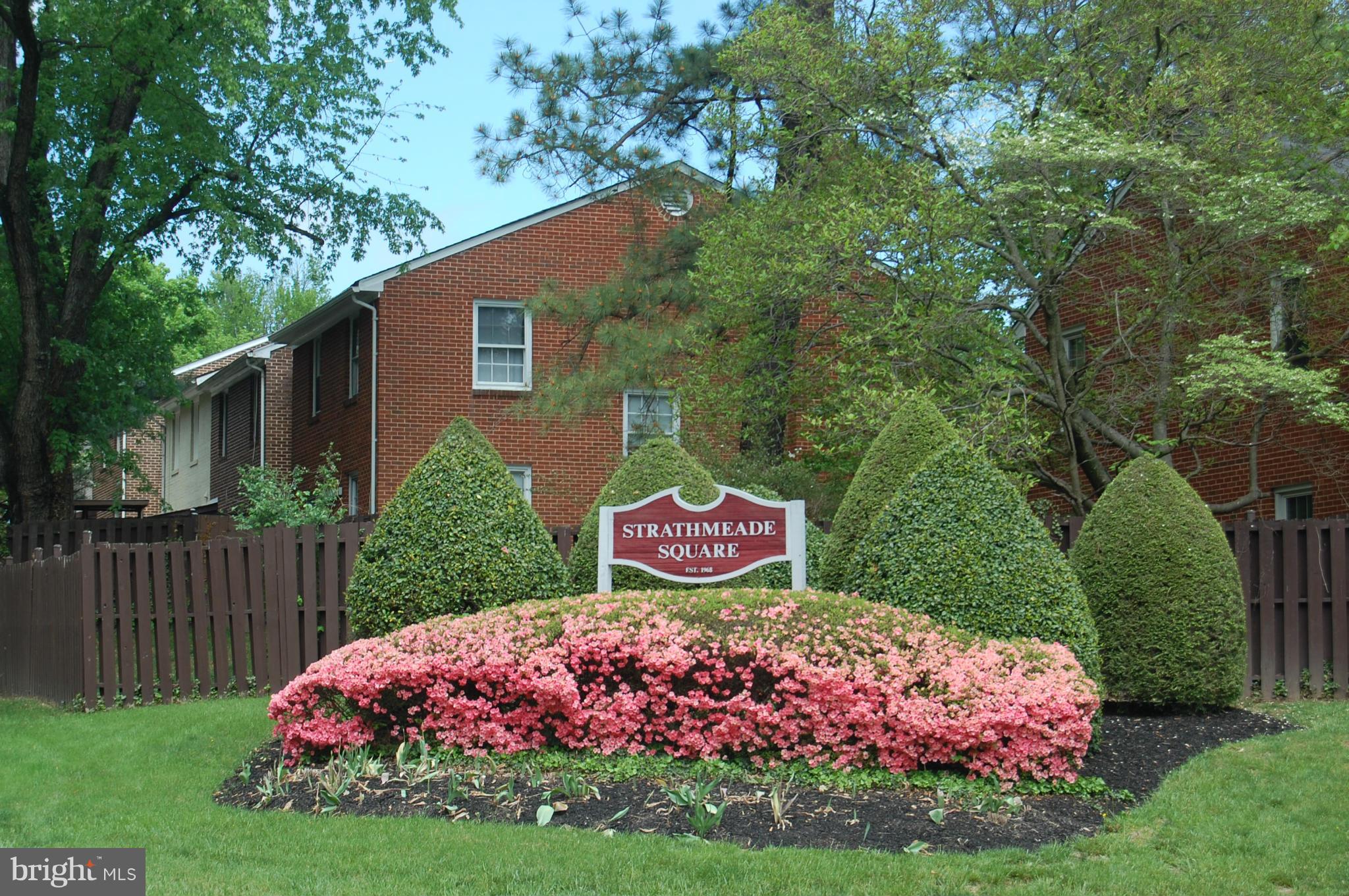 STRATHMEADE SQUARE - Residential