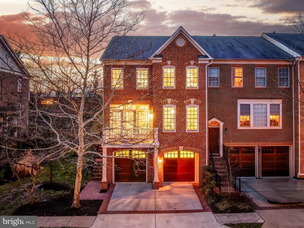 Photo of 113 Herndon Mill Circle, HERNDON, VA 20170 (MLS # VAFX2297184)