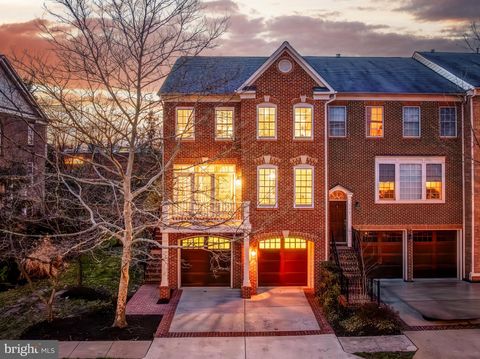 Townhouse For Sale - 113 Herndon Mill Circle<br/> HERNDON, VA 20170
