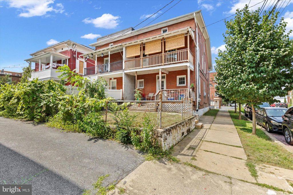 Photo of 402 W James Street, LANCASTER, PA 17603 (MLS # PALA2073614)