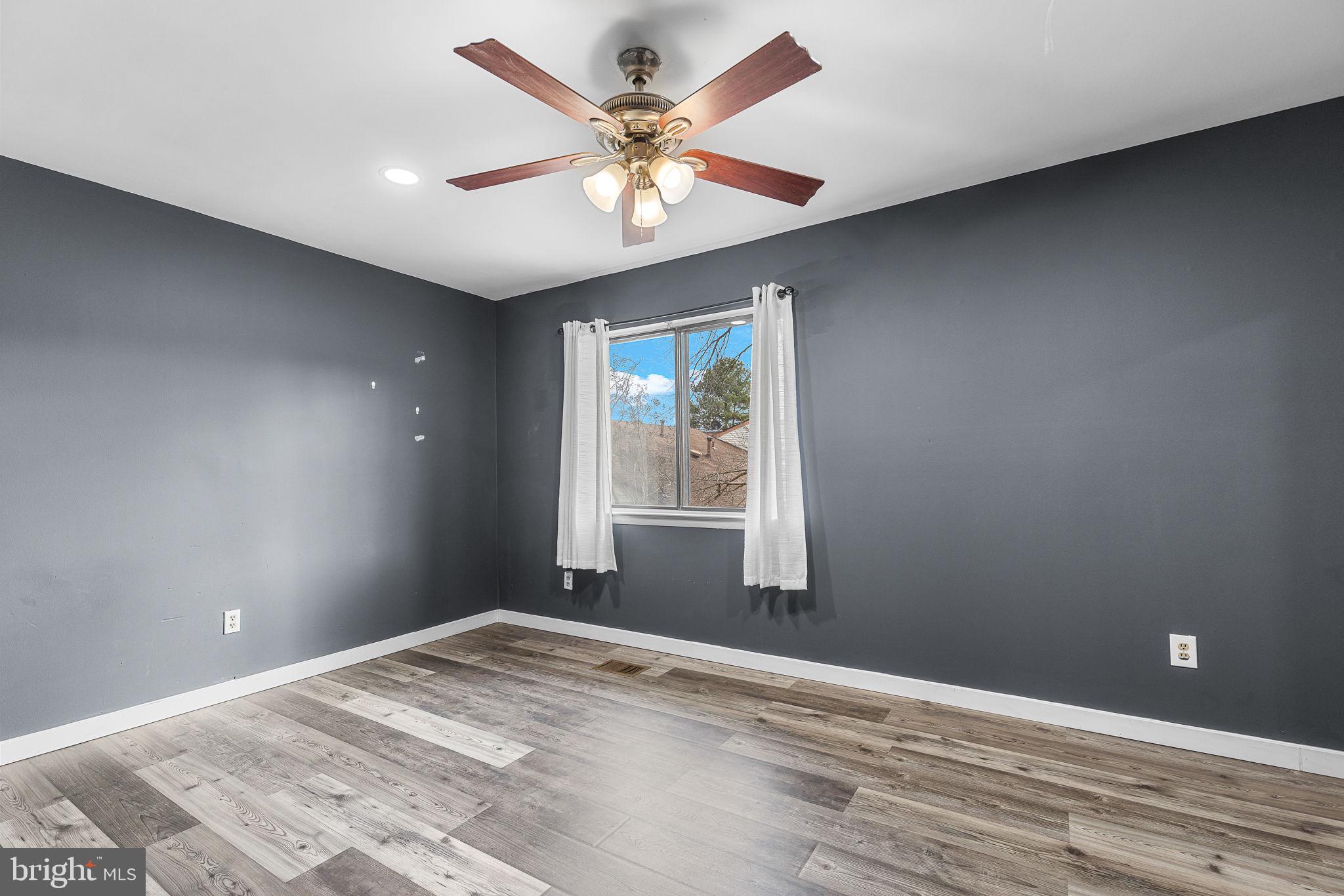 PINEWOOD LAWNS - Residential