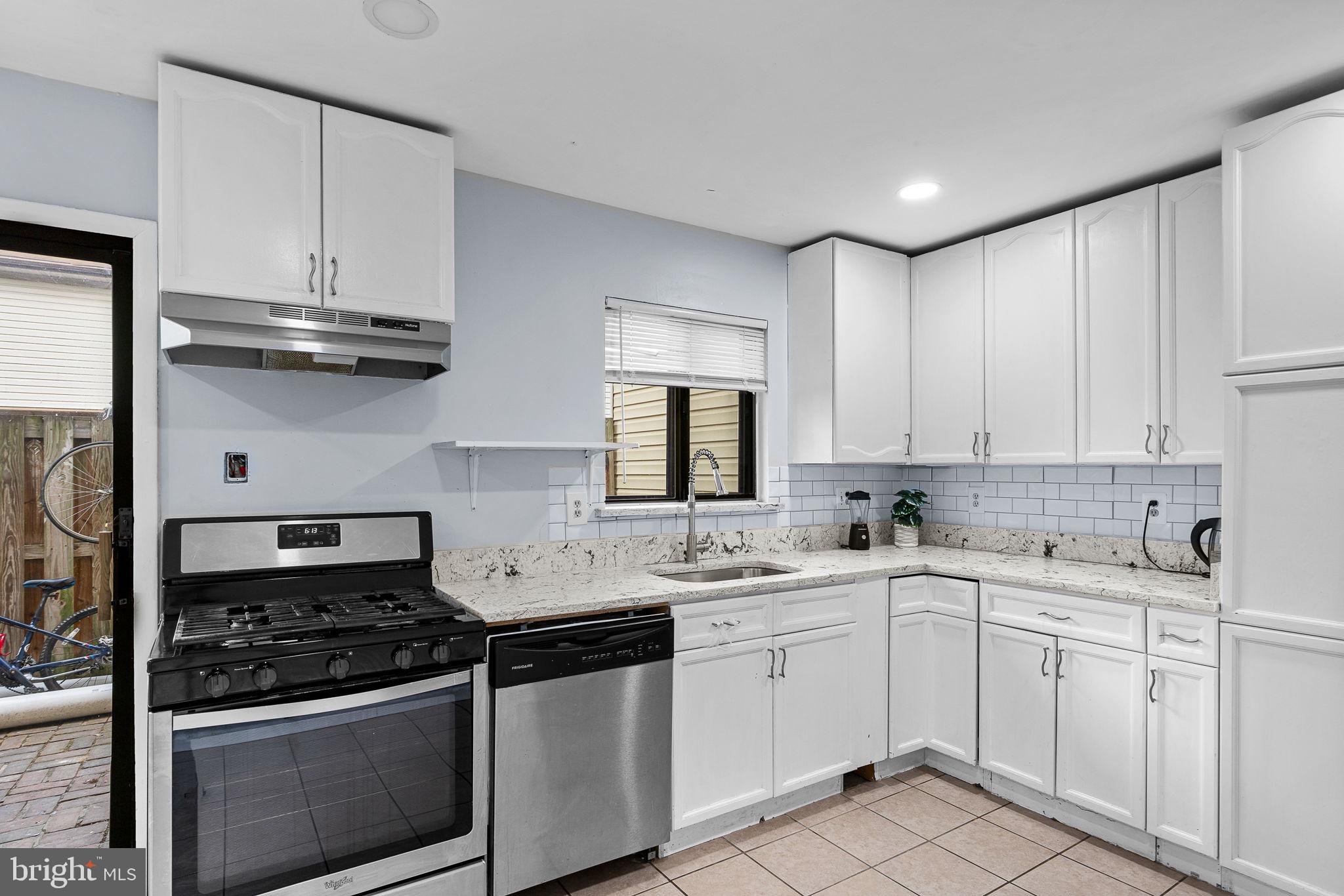 PINEWOOD LAWNS - Residential