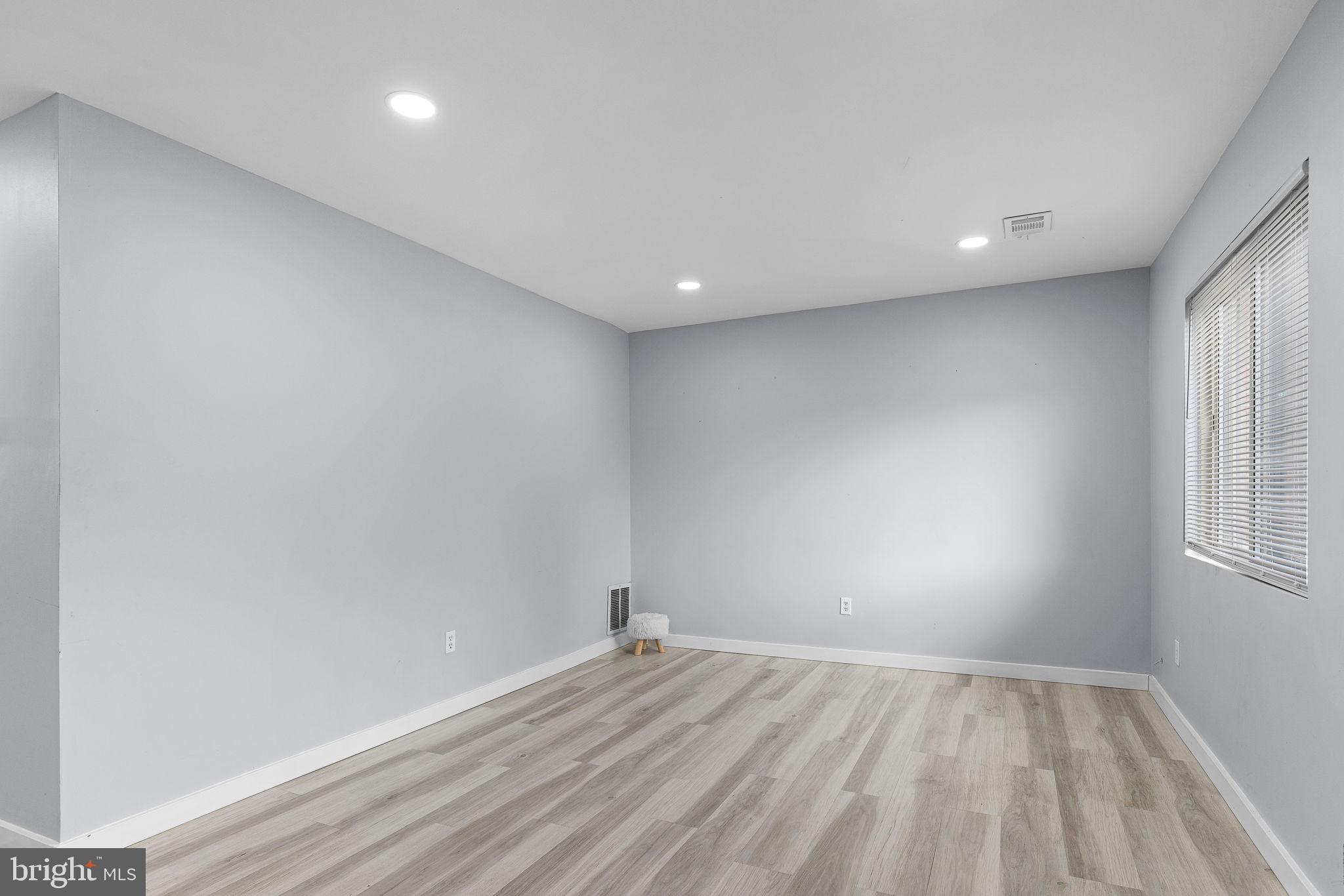 PINEWOOD LAWNS - Residential