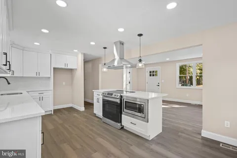 393 E Millstream Road, Cream Ridge, NJ MLS: NJOC2037680