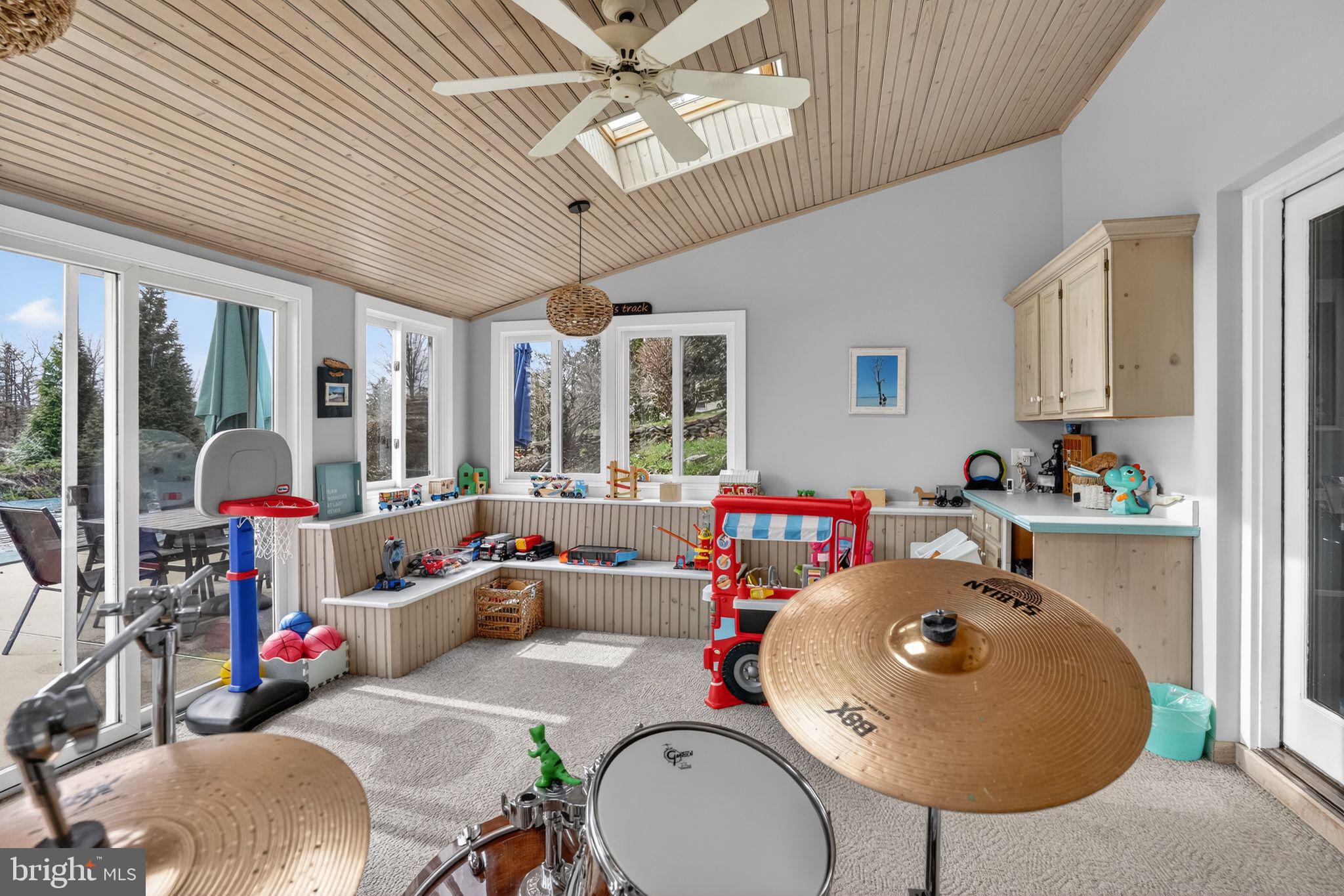 HIGH MEADOW - Residential