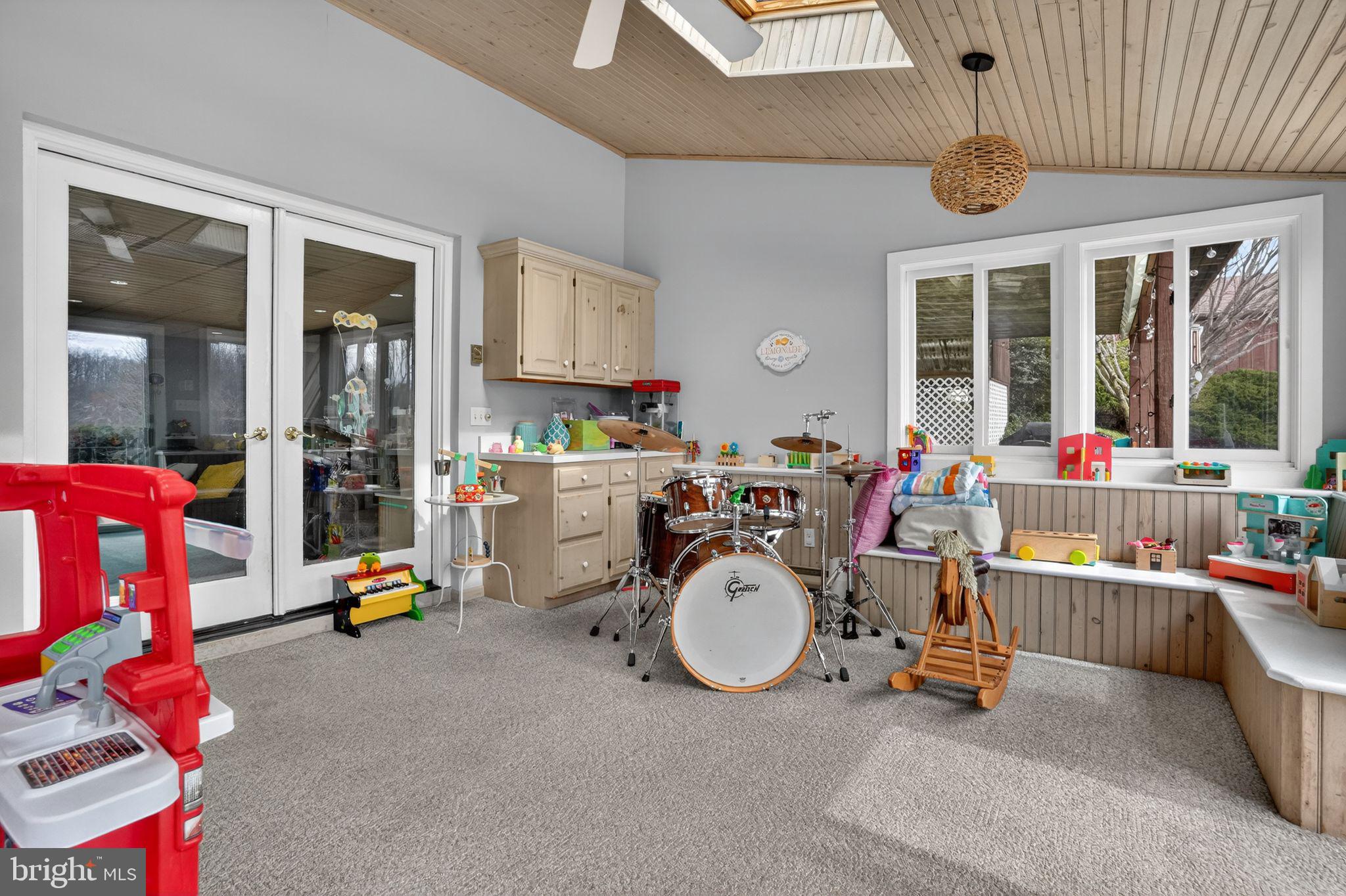 HIGH MEADOW - Residential