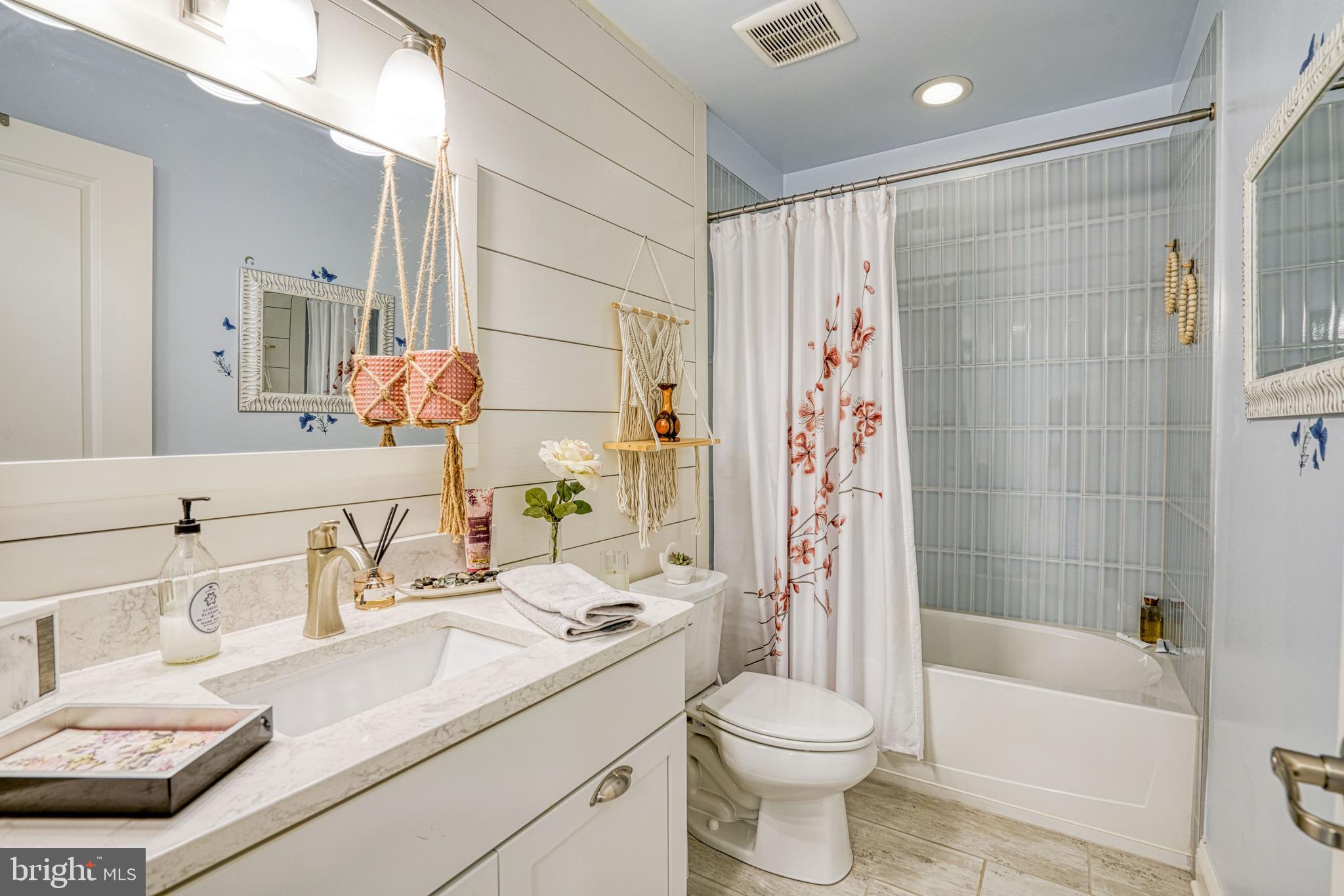 BAY BRIDGE COVE - Residential