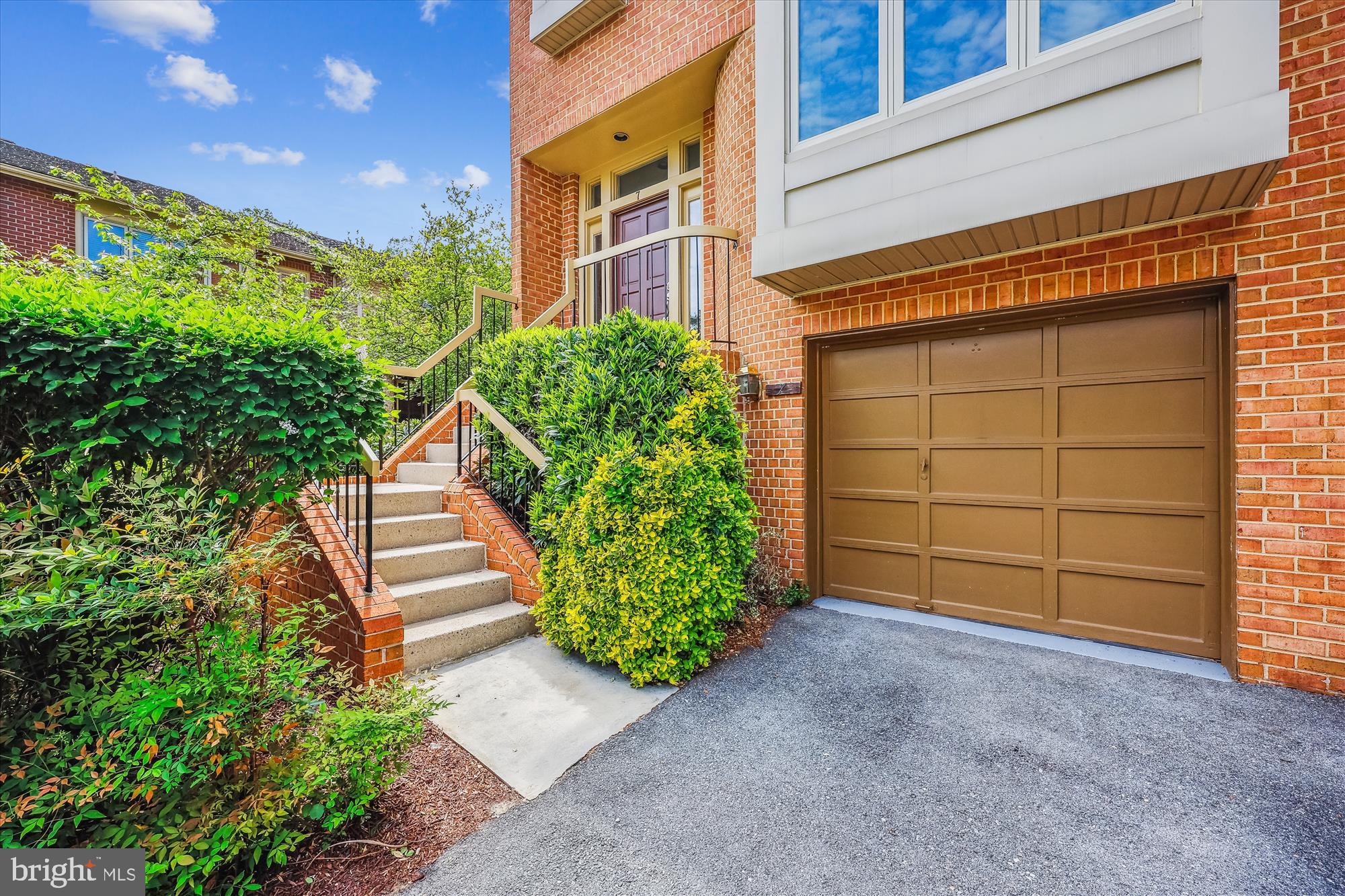 7 VALERIAN COURT
