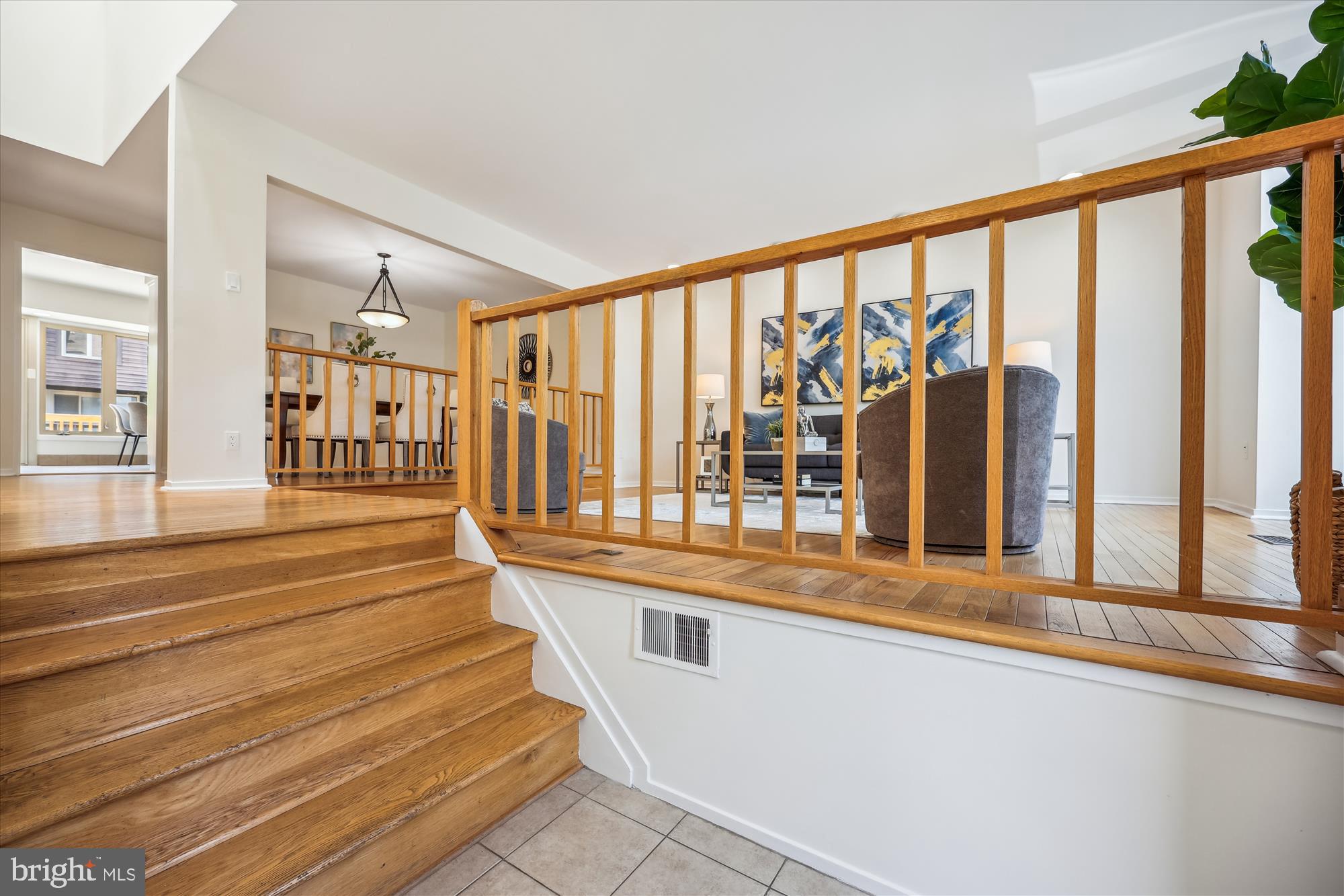 7 VALERIAN COURT