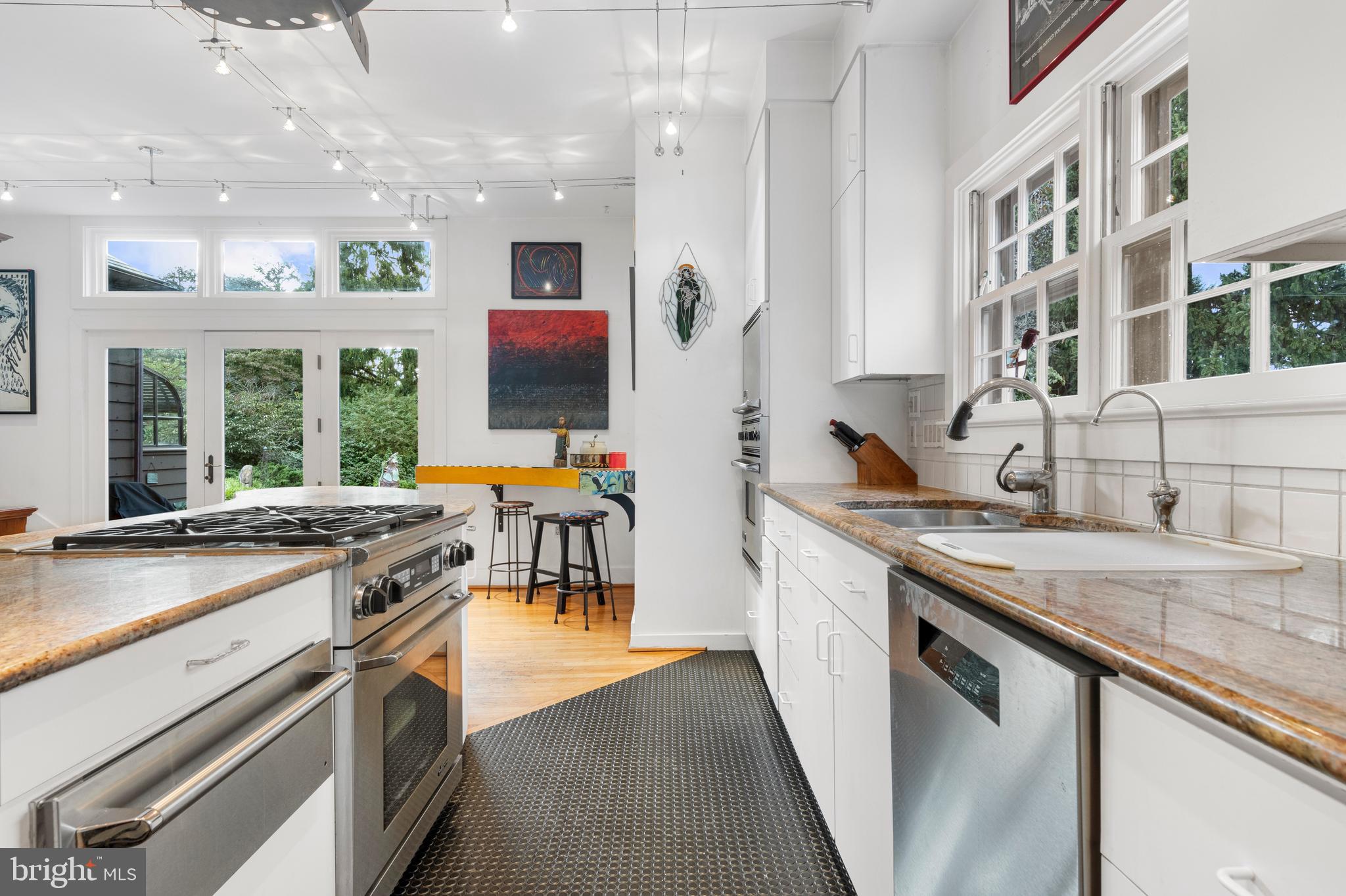 SCHOOL LANE HILLS - Residential