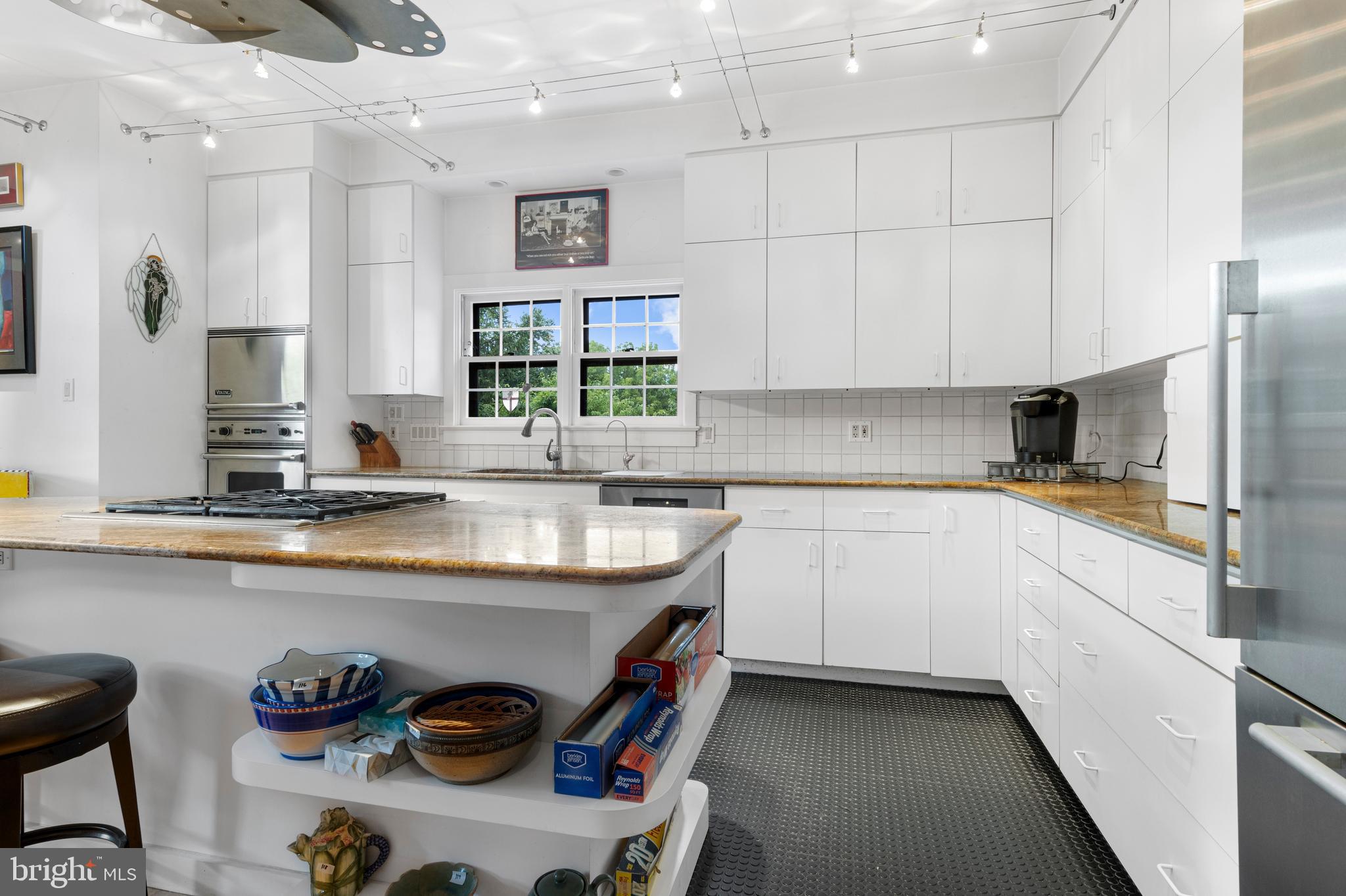 SCHOOL LANE HILLS - Residential