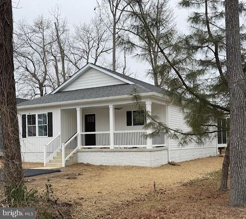 Homes For Sale - 141 9th Street<br/> COLONIAL BEACH, VA 22443