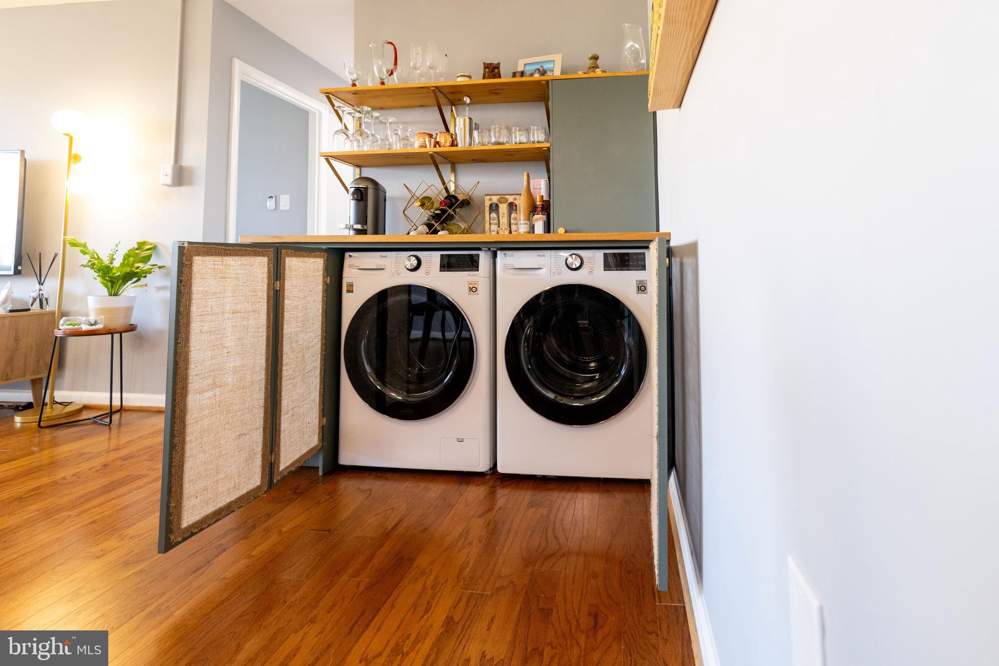 PINEWAY TOWERS - Residential Lease