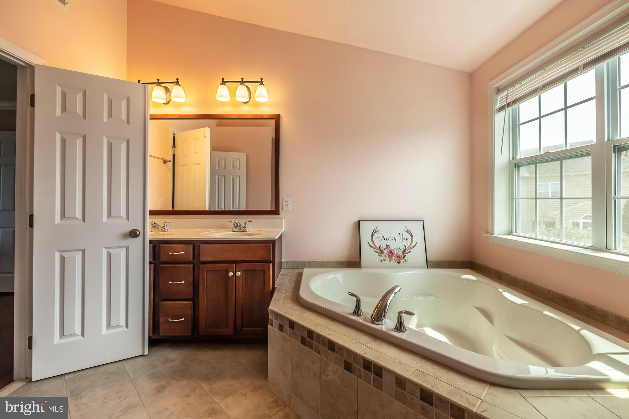 HORSHAM VALLEY ESTAT - Residential