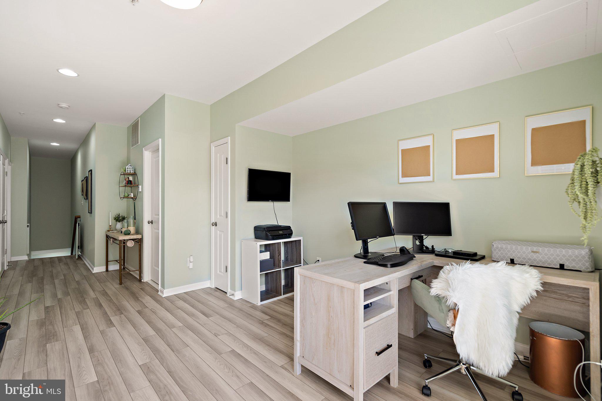 MADISON CRESCENT CONDOMINIUM - Residential