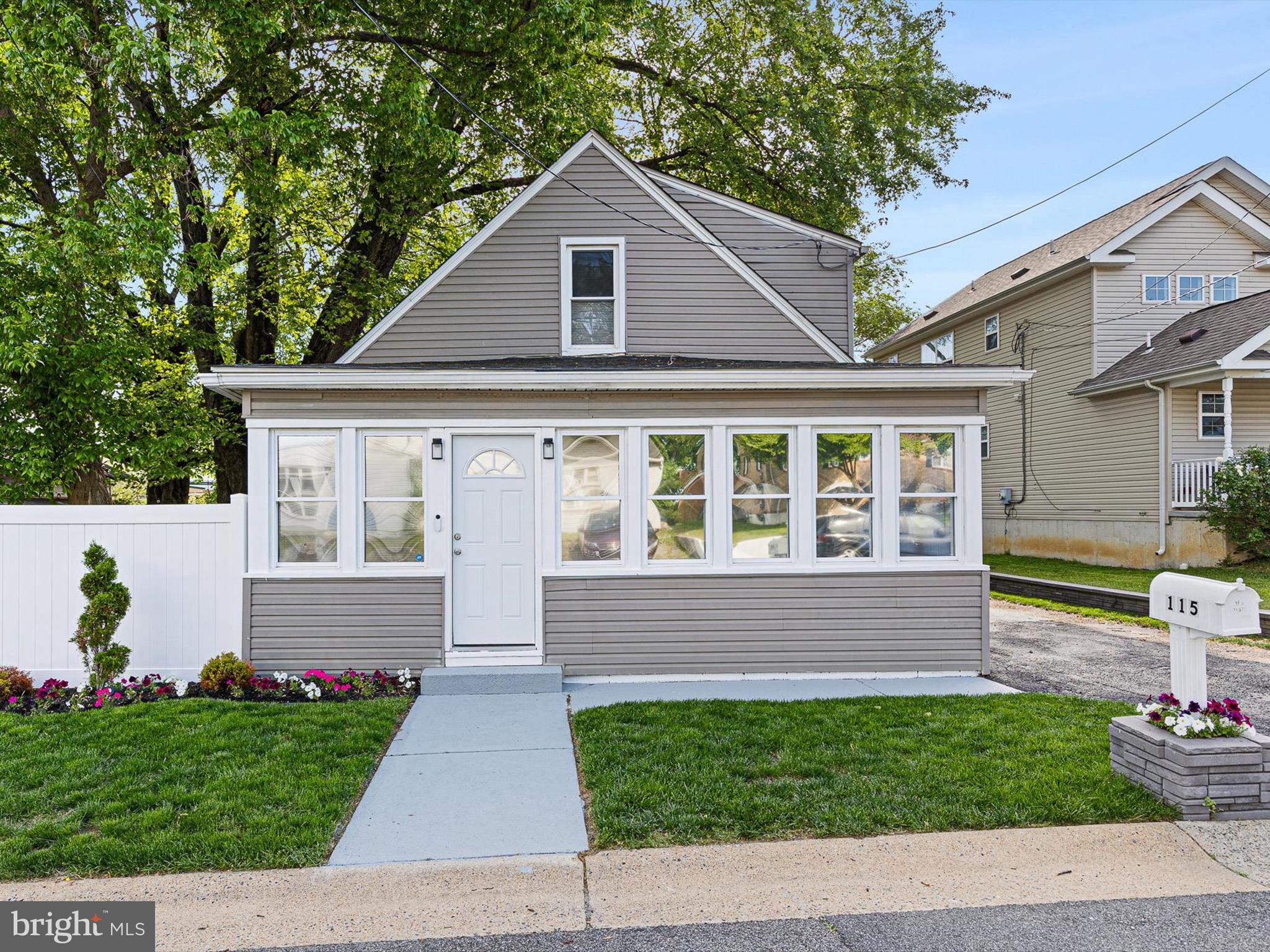 115 E HAZELDELL AVENUE