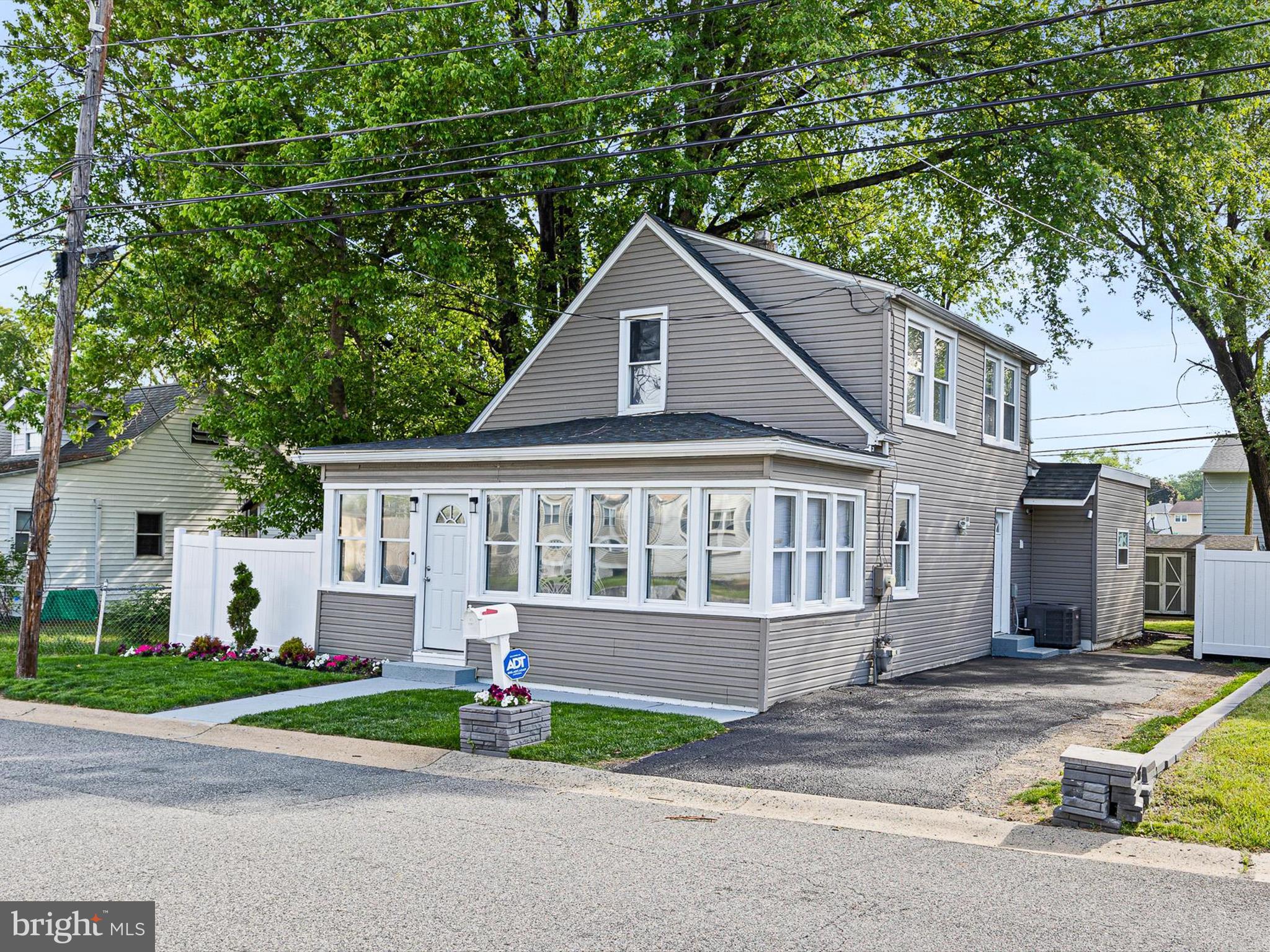 115 E HAZELDELL AVENUE