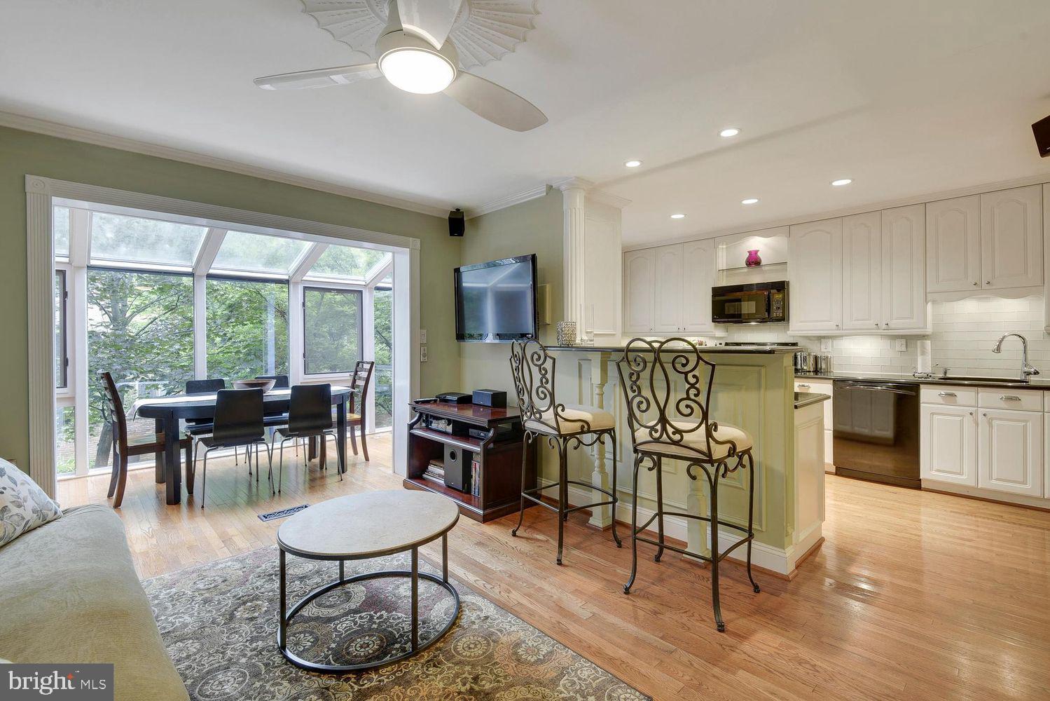 6916 MCLEAN PARK MANOR COURT
