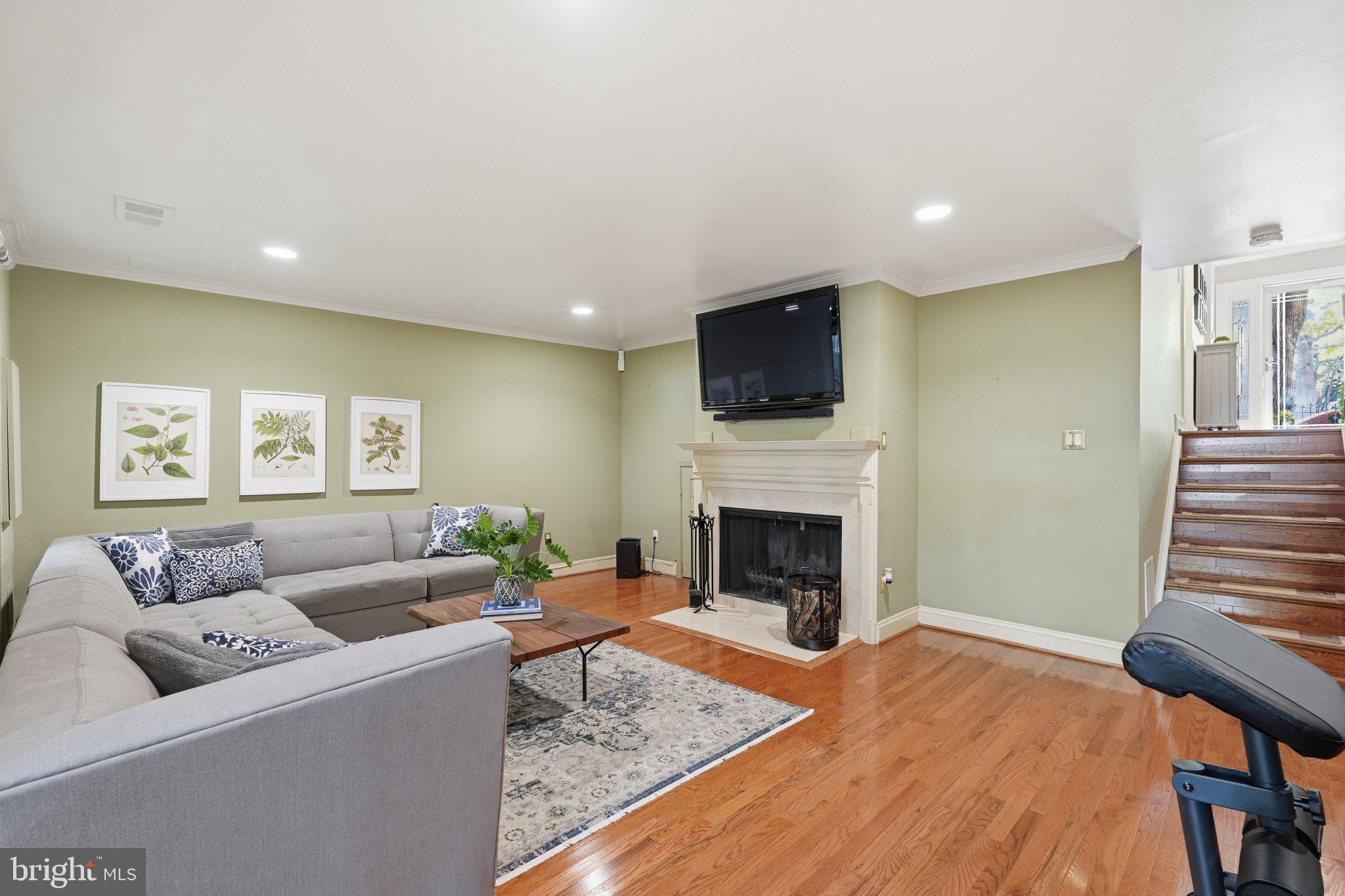 6916 MCLEAN PARK MANOR COURT