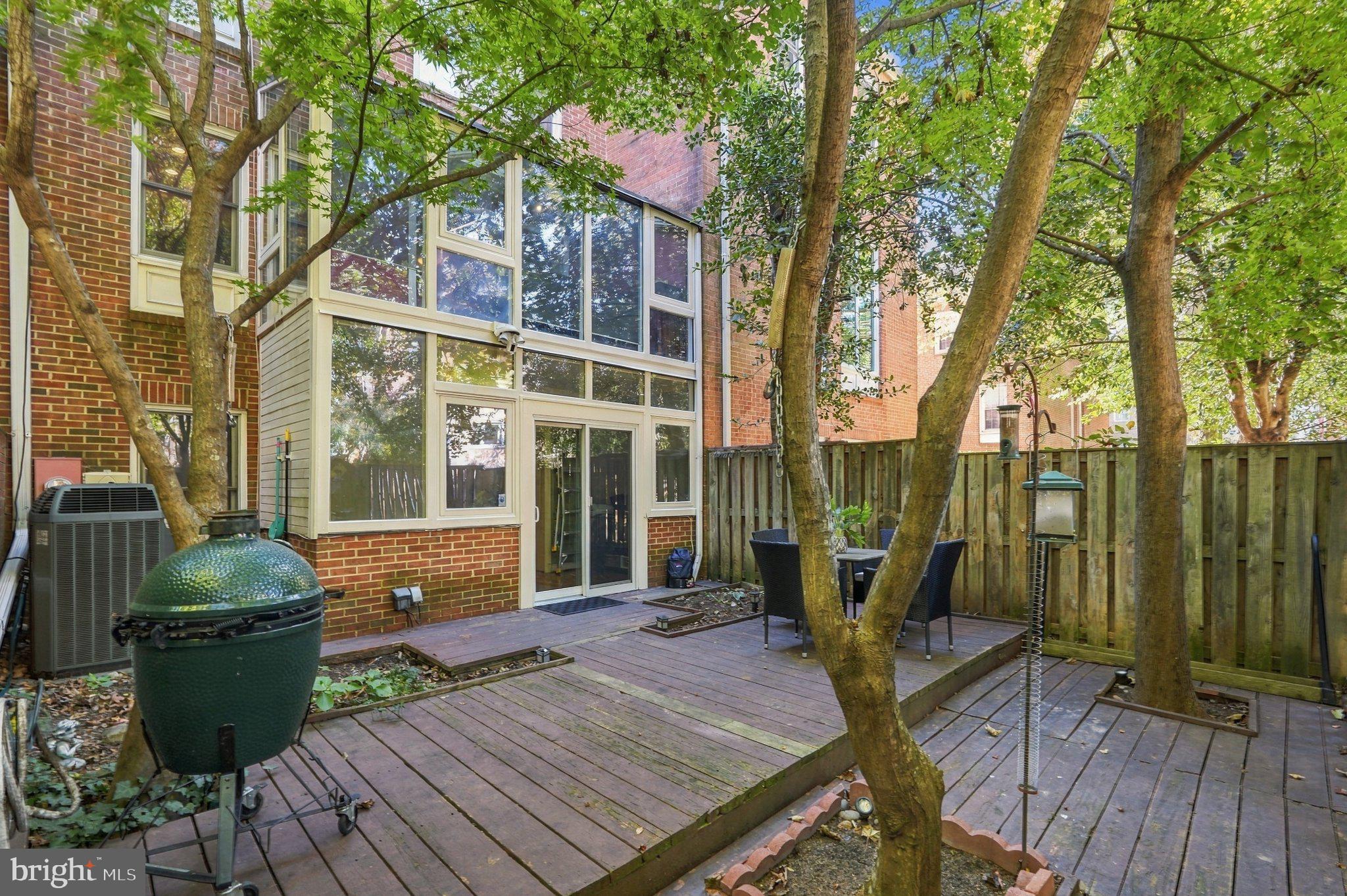 6916 MCLEAN PARK MANOR COURT