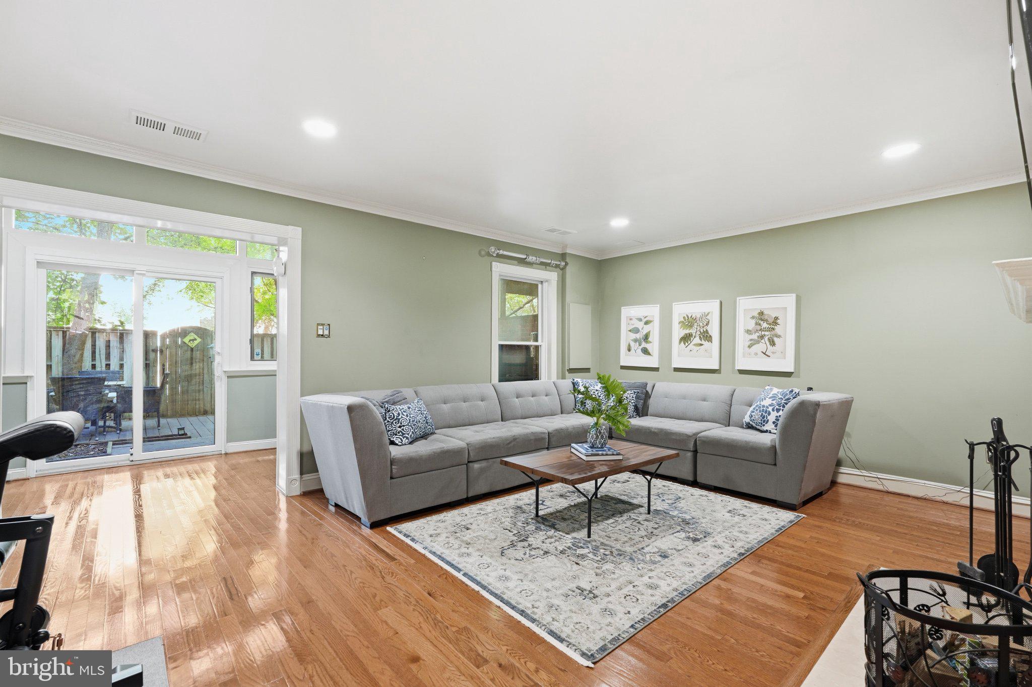 6916 MCLEAN PARK MANOR COURT